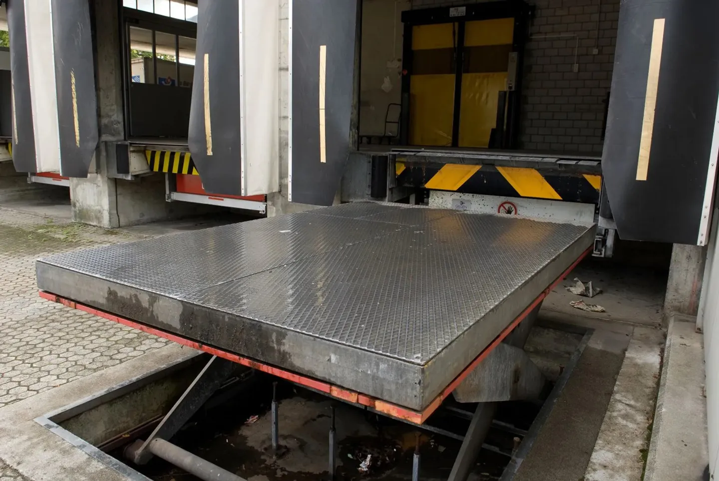 Spazi di stoccaggio (Self-Storage) a Berna - Foto 2 di 3