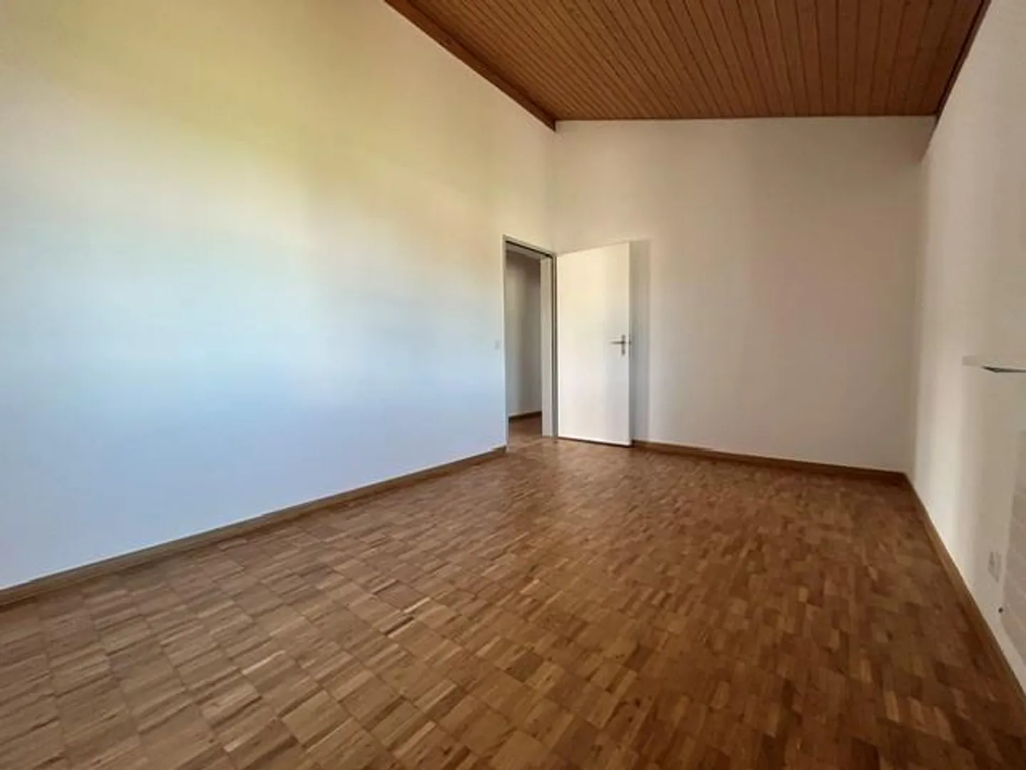 Ampio appartamento attico di 4,5 locali con 131 m² a Dagmersellen - Foto 3 di 9