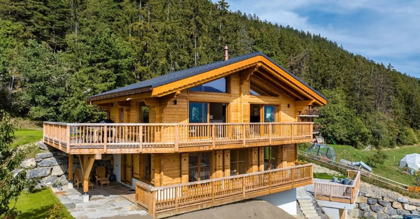 Chalet of 146 m² to be built on a plot of 1,000 m² - Photo 1 of 13