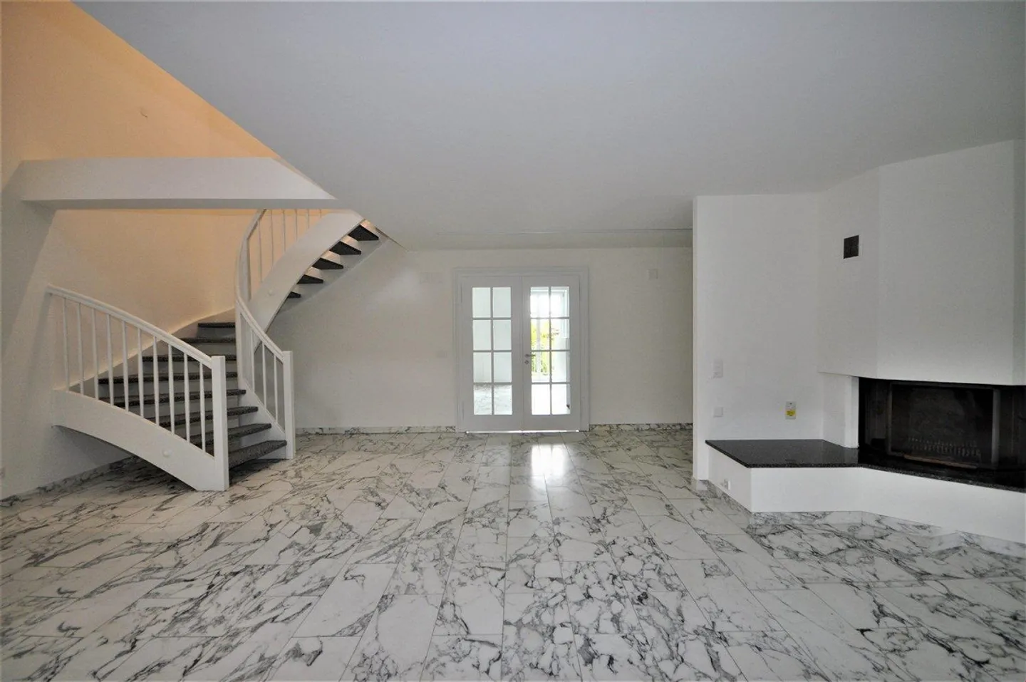 Casa Unica in Posizione Privilegiata: Goditi un Abitare Esclusivo - Foto 2 di 13