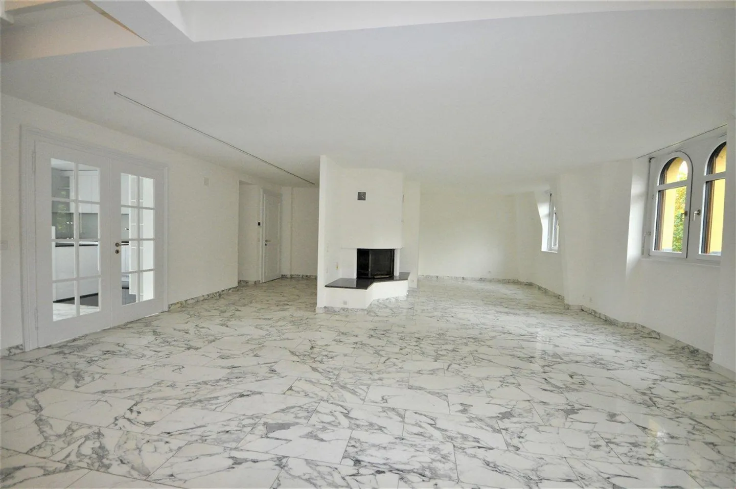 Casa Unica in Posizione Privilegiata: Goditi un Abitare Esclusivo - Foto 3 di 13