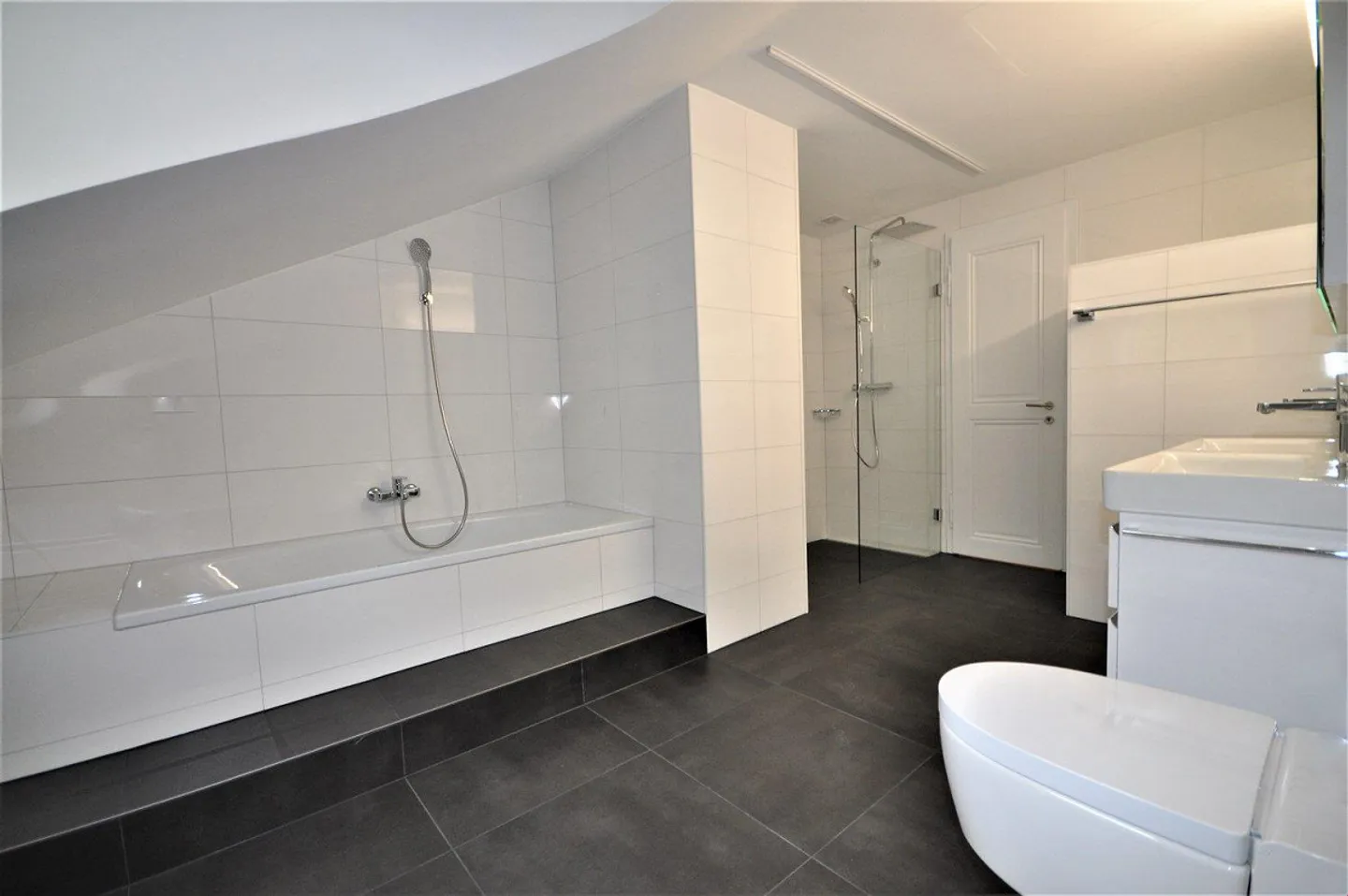 Casa Unica in Posizione Privilegiata: Goditi un Abitare Esclusivo - Foto 9 di 13