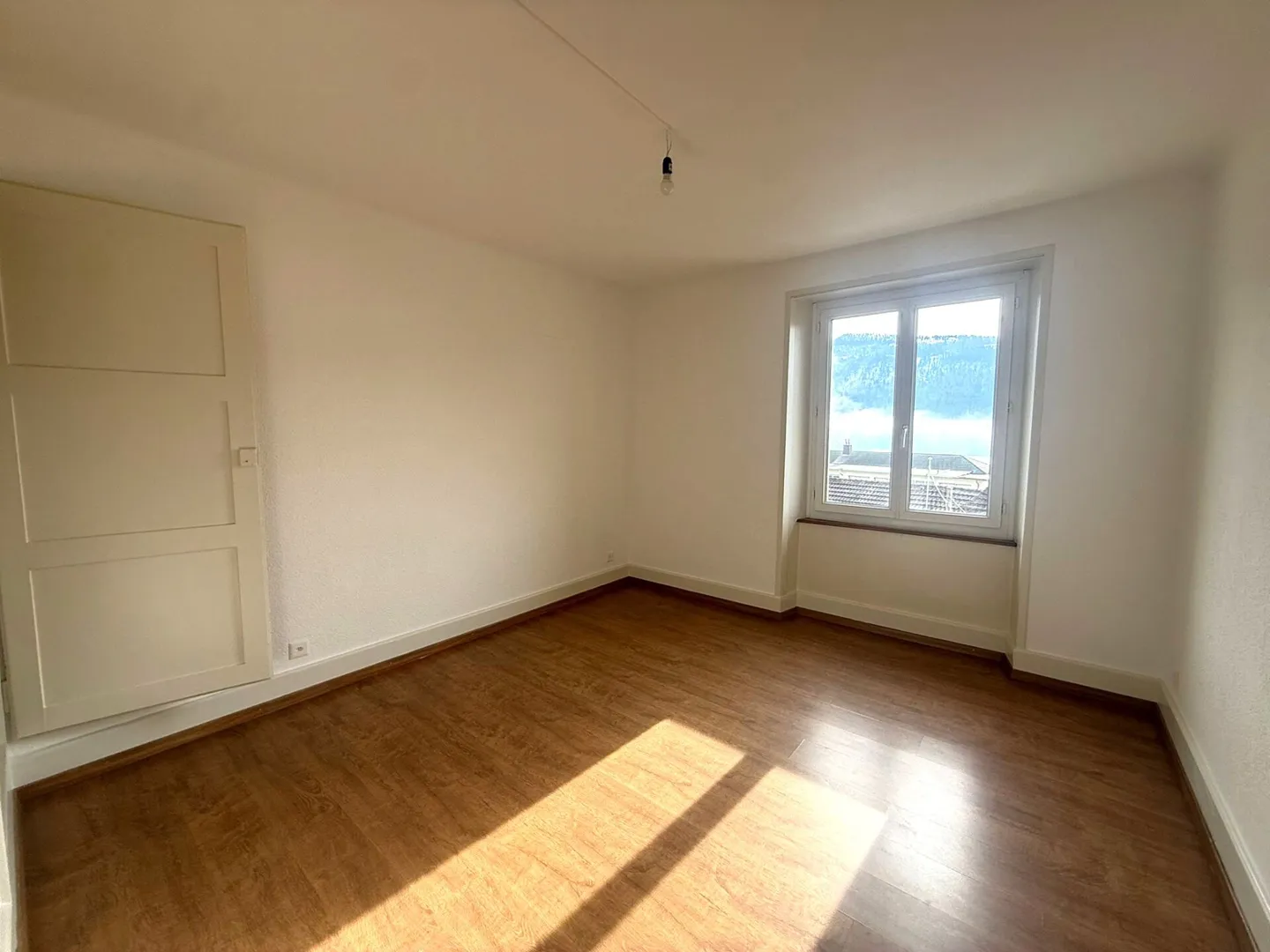 St-Imier, schöne 4-Zimmer-Wohnung mit Balkon im 2. Stock - Foto 2 von 8