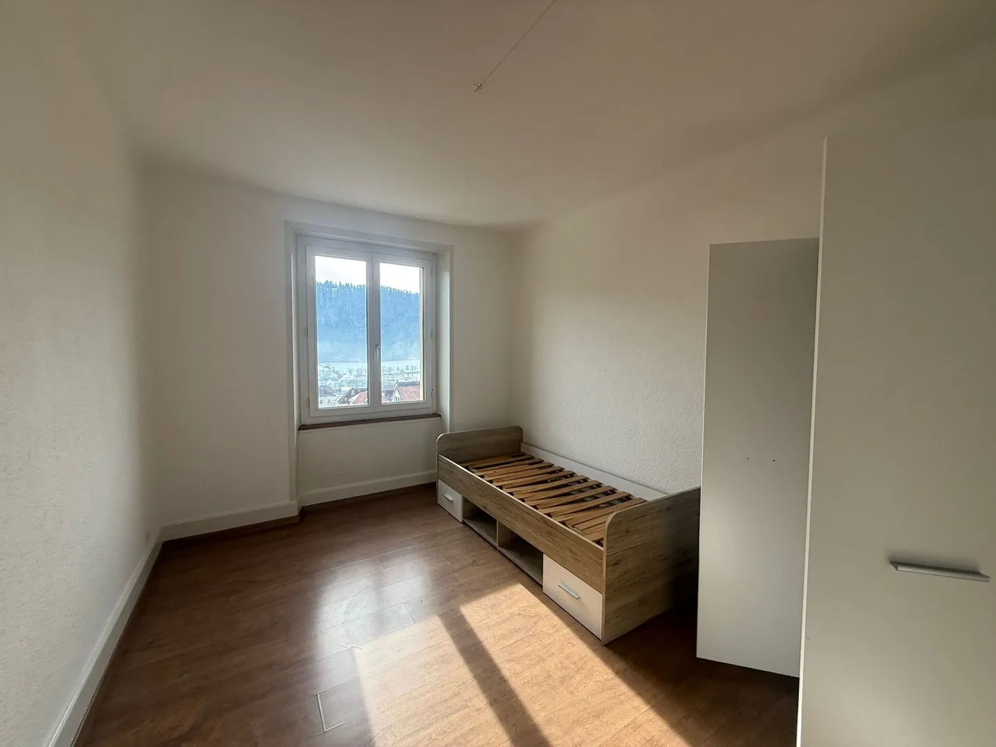 St-Imier, schöne 4-Zimmer-Wohnung mit Balkon im 2. Stock - Foto 4 von 8
