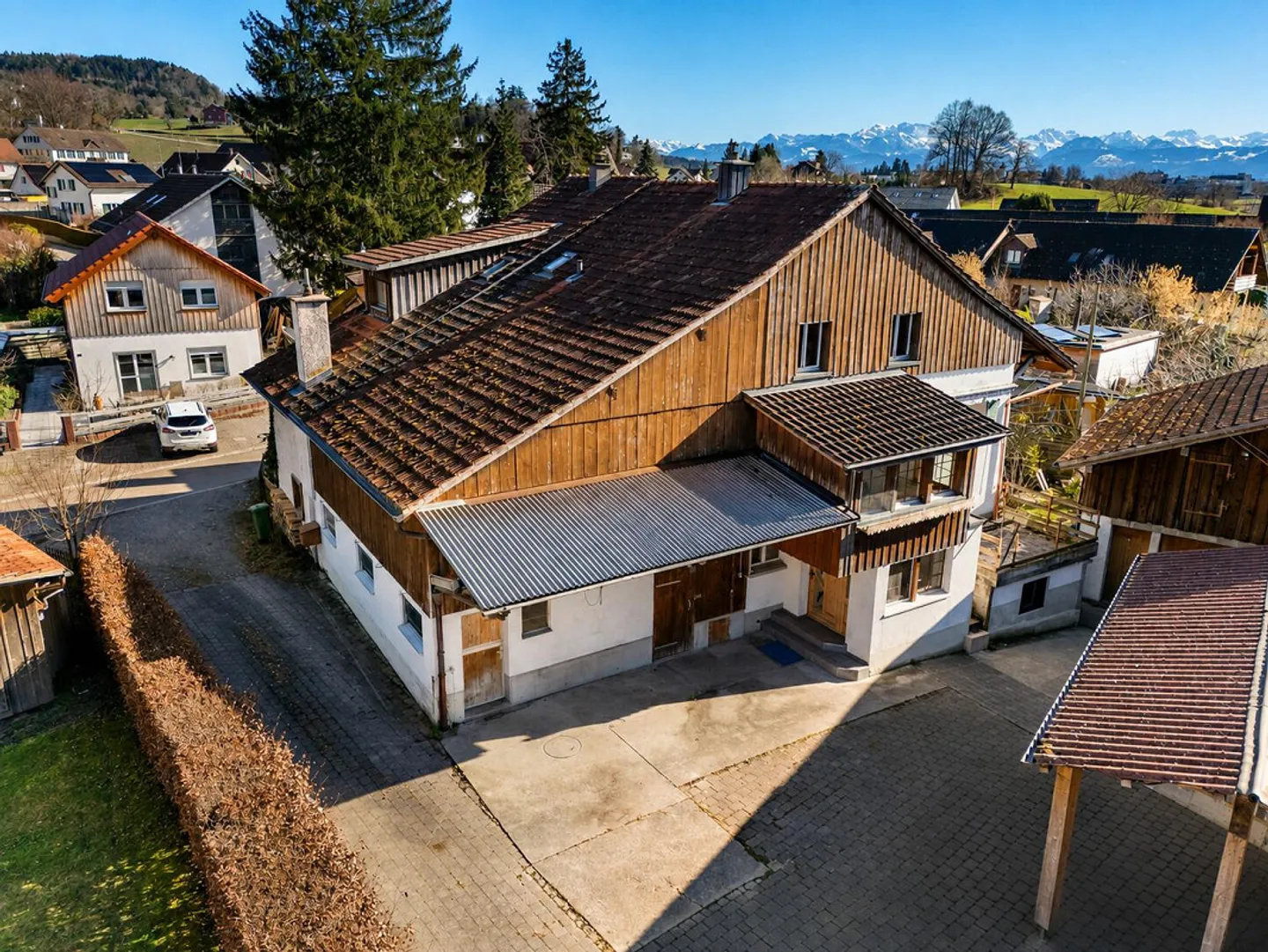 Maison d'angle avec vue sur le lac et la montagne et offre d'espace généreuse - Photo 1 sur 38