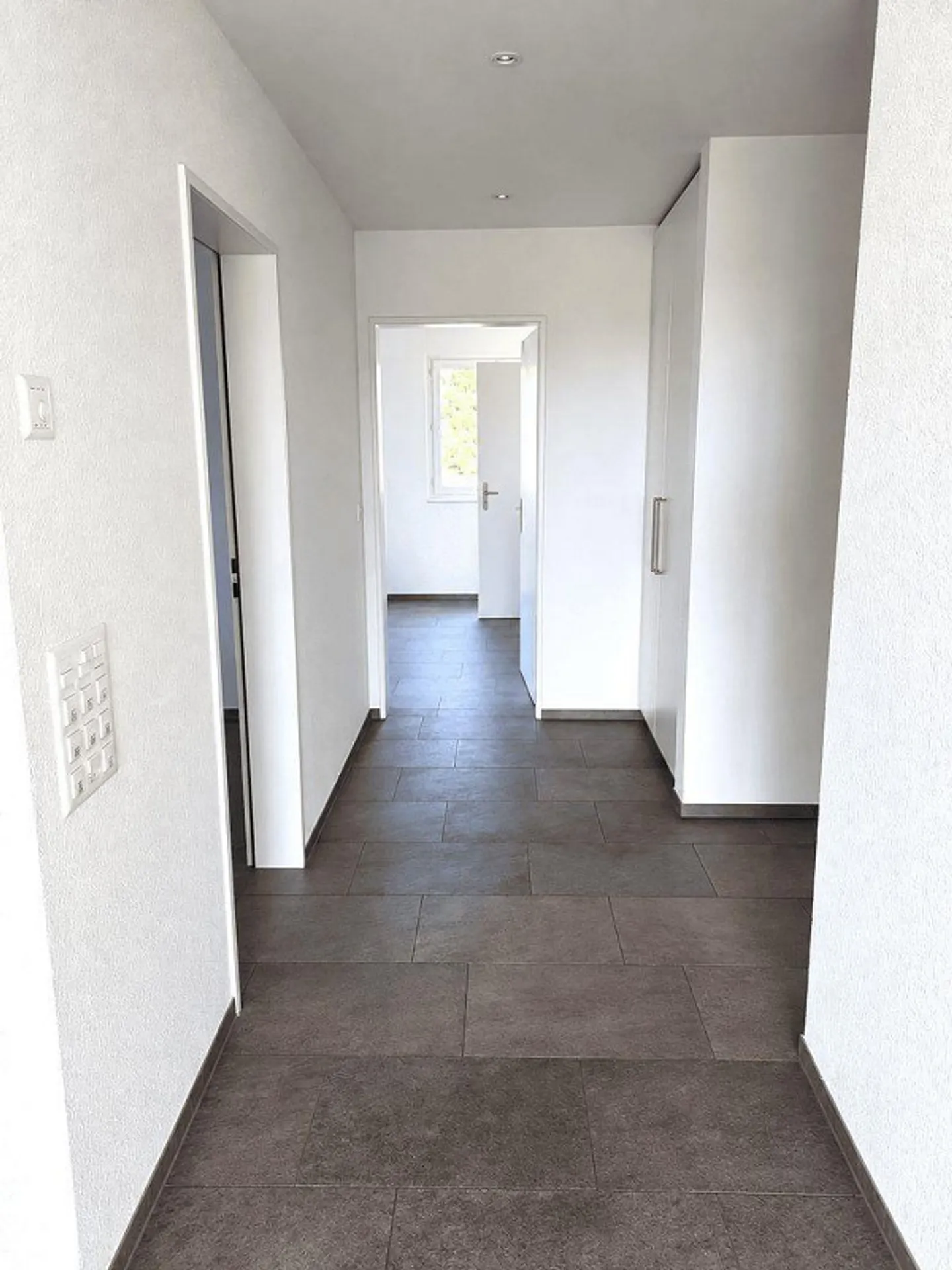 Moderne Wohnung mit sonnigem Balkon - Foto 4 von 10