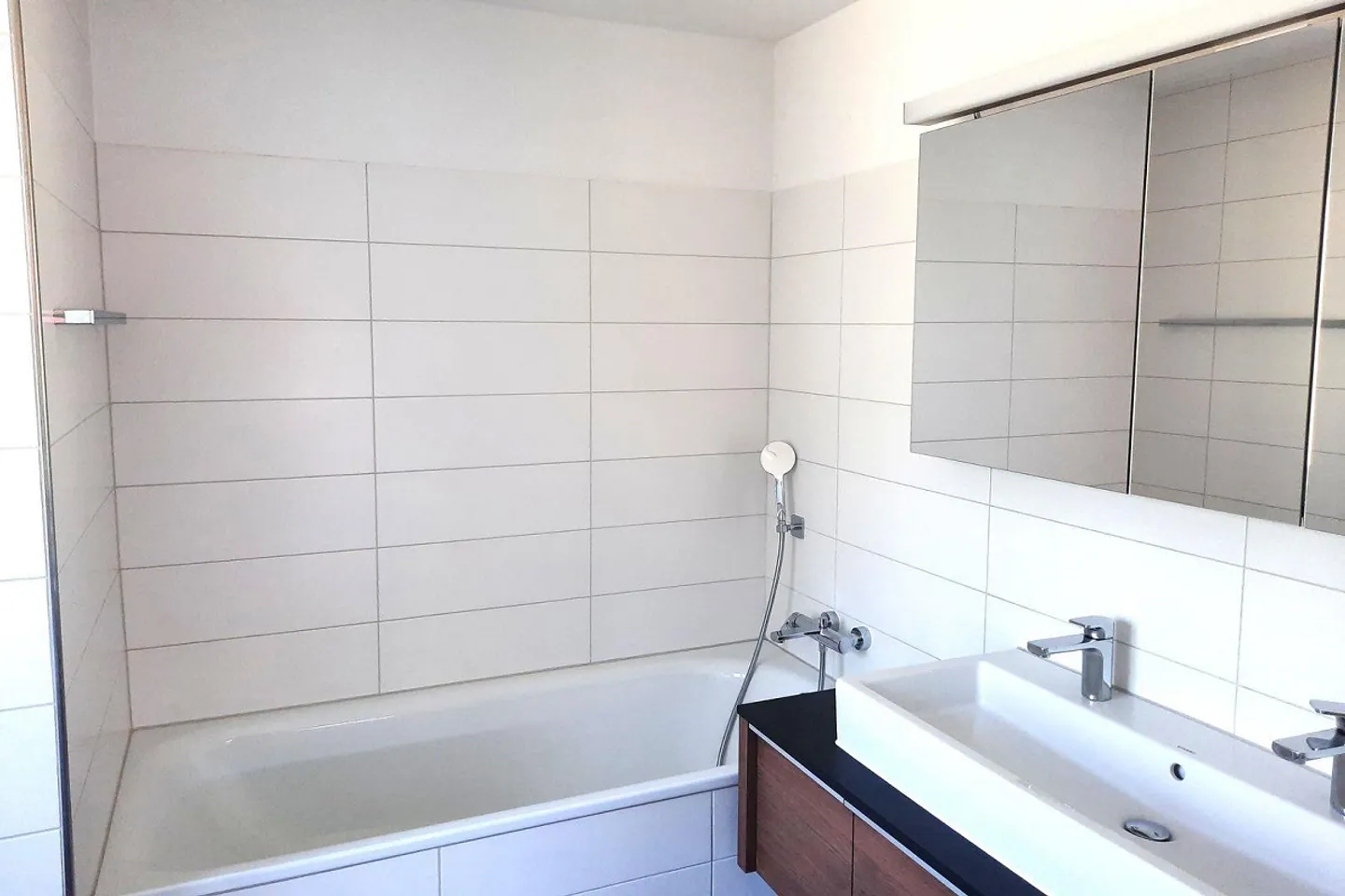 Moderne Wohnung mit sonnigem Balkon - Foto 5 von 10