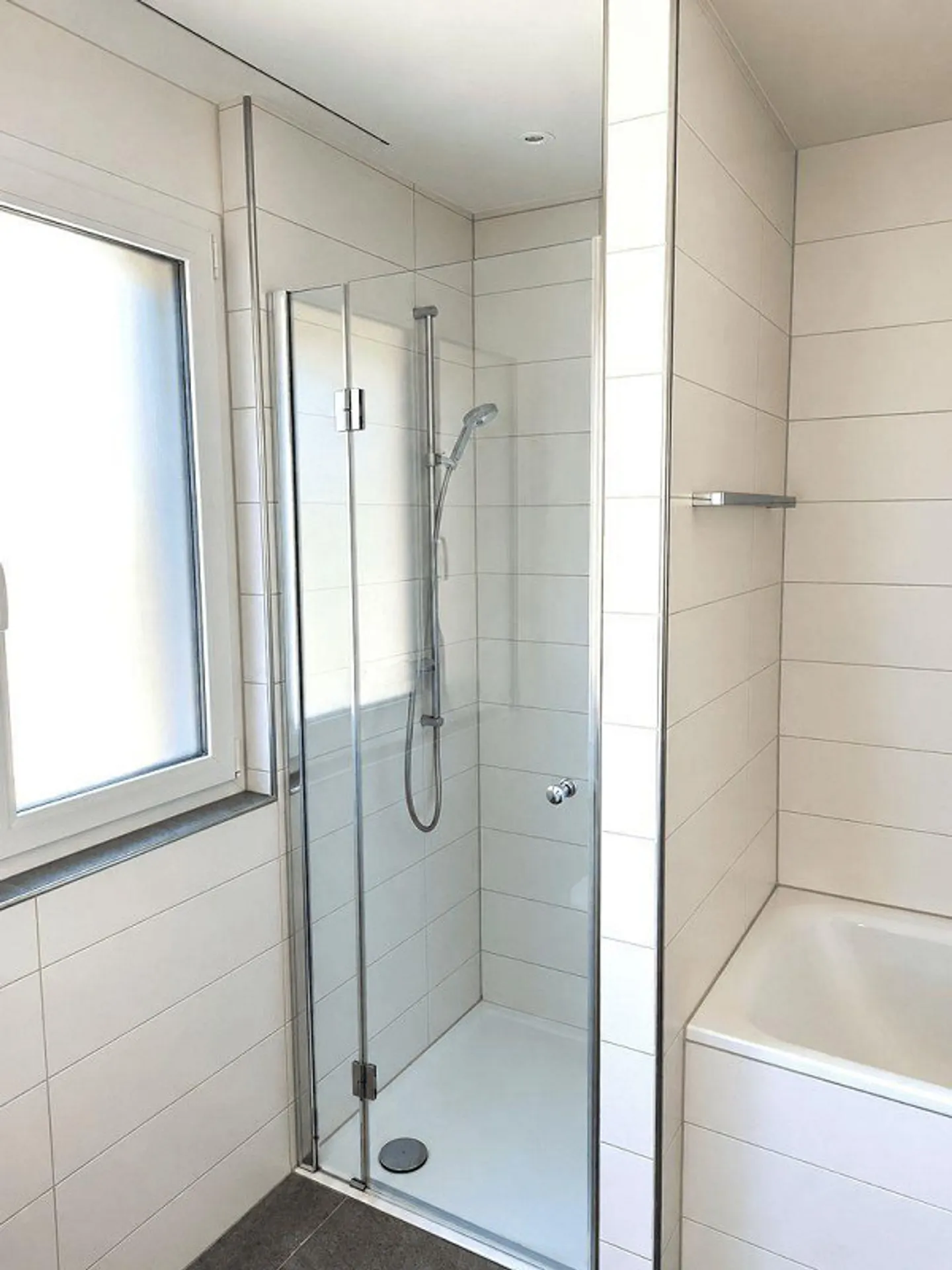 Moderne Wohnung mit sonnigem Balkon - Foto 7 von 10