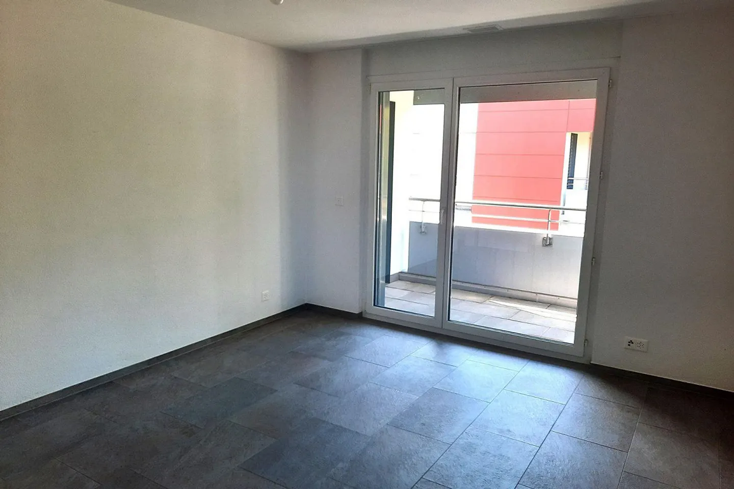 Moderne Wohnung mit sonnigem Balkon - Foto 8 von 10