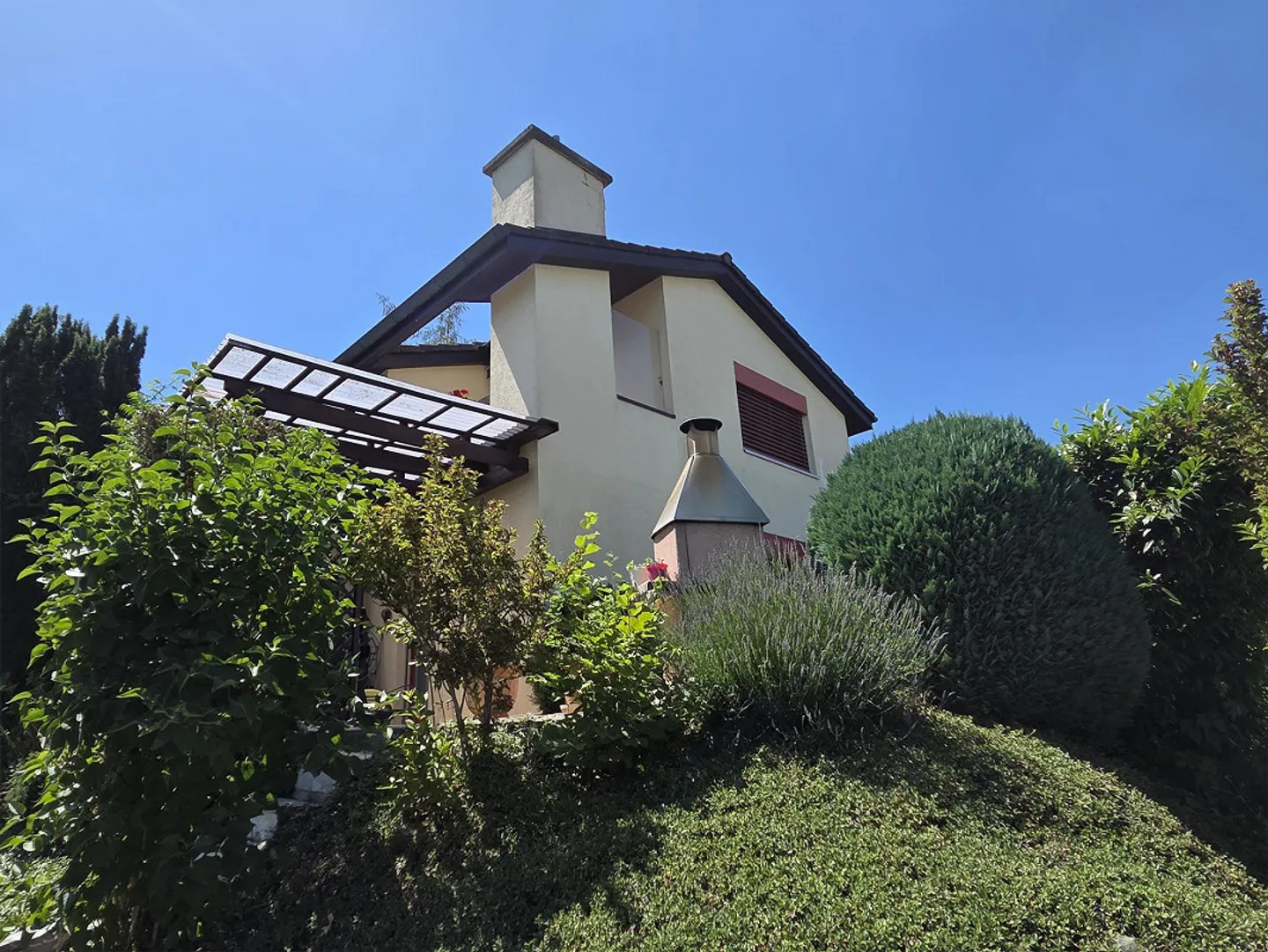 Casa unifamiliare idilliaca in una posizione adatta ai bambini - Foto 2 di 14