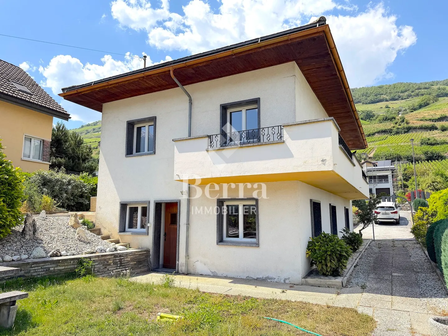 Villa indipendente con giardino, terrazza, garage e grande potenziale. - Foto 2 di 15