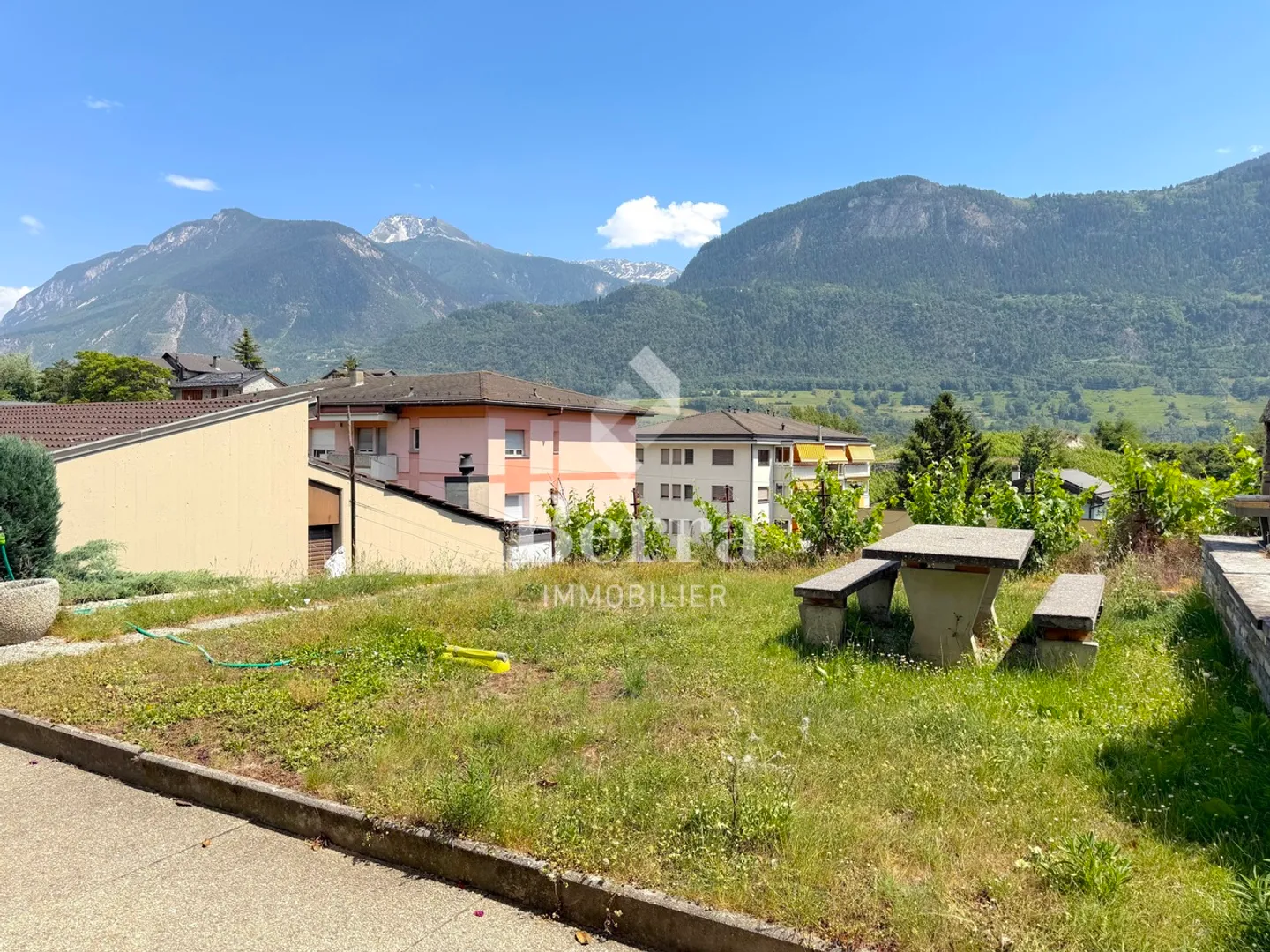 Villa indipendente con giardino, terrazza, garage e grande potenziale. - Foto 4 di 15