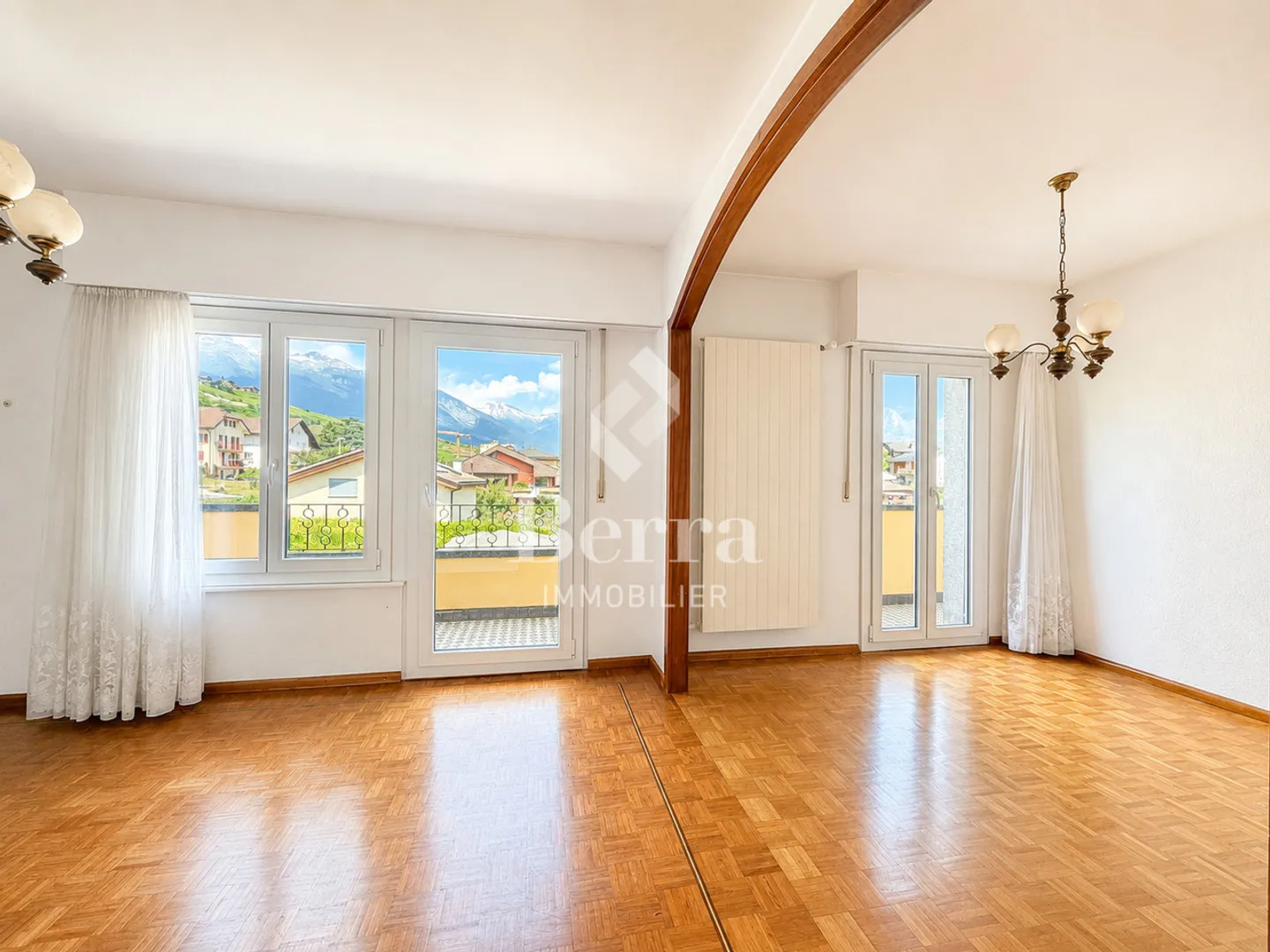 Villa indipendente con giardino, terrazza, garage e grande potenziale. - Foto 5 di 15
