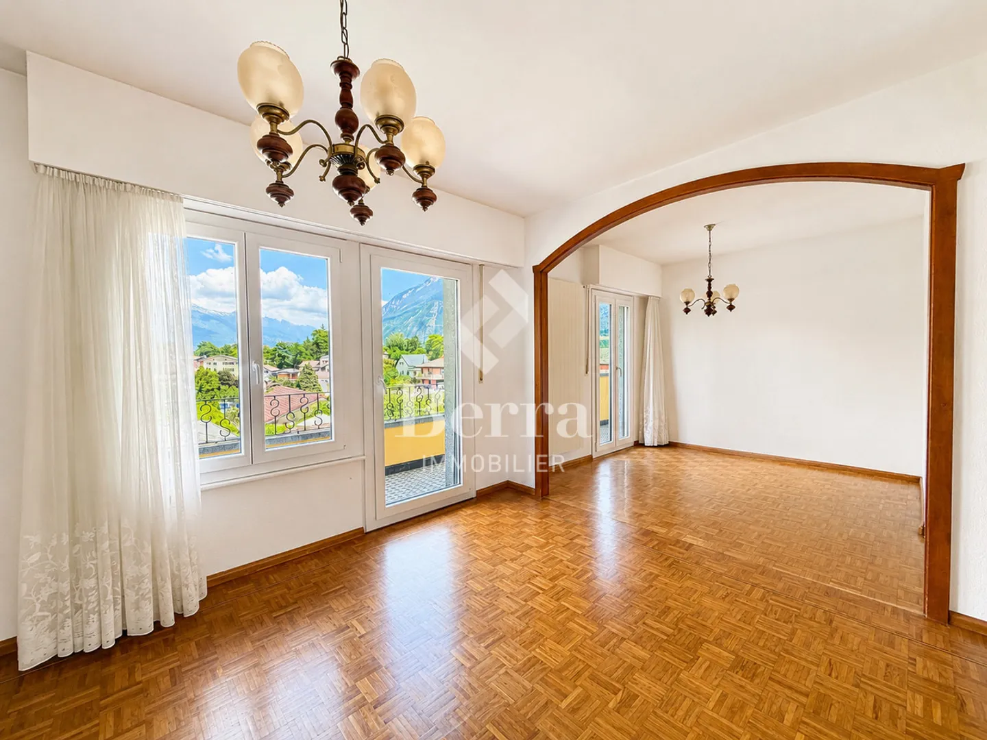 Villa indipendente con giardino, terrazza, garage e grande potenziale. - Foto 10 di 15