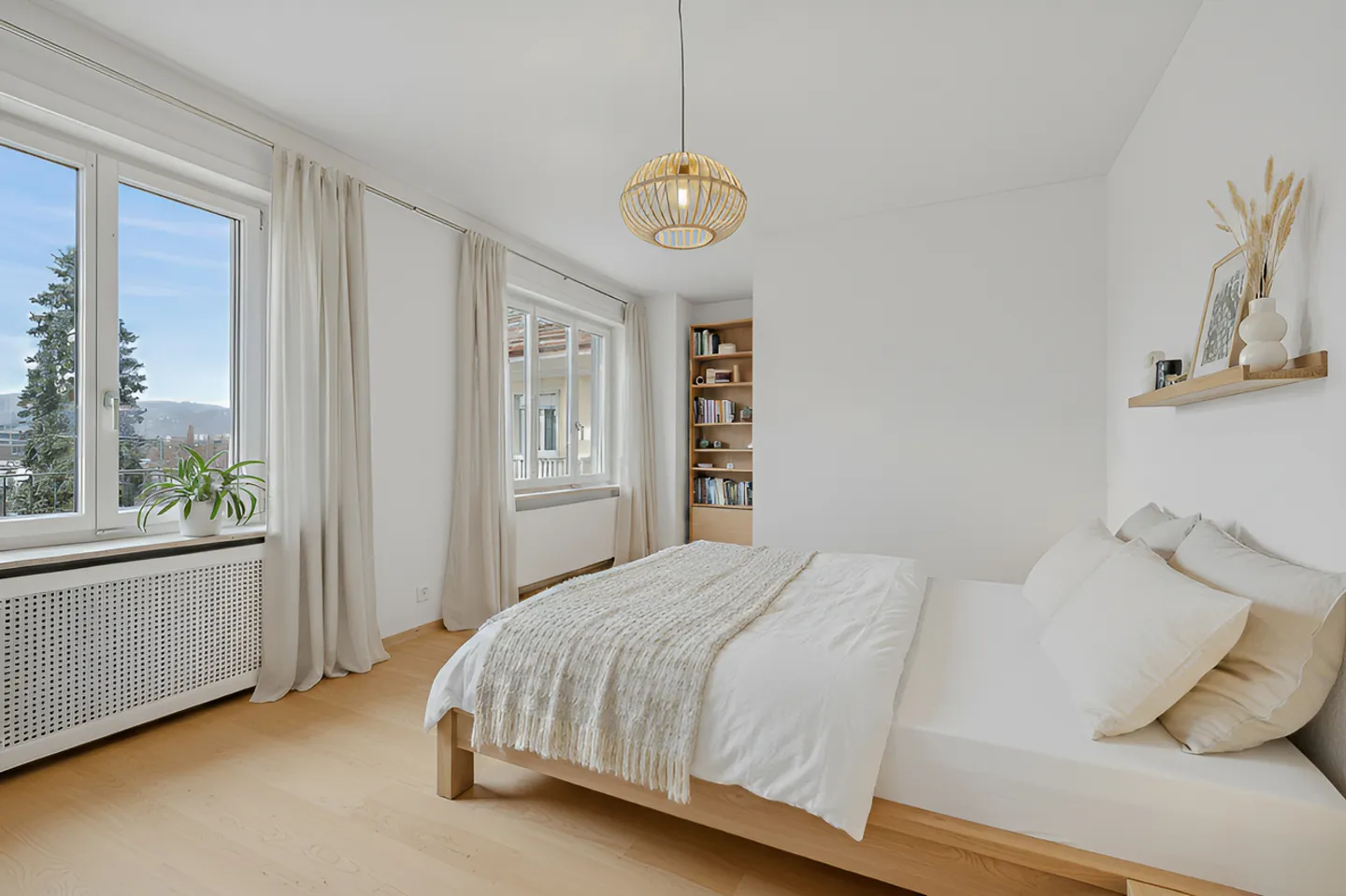 Stylish Semi-Detached House with Plenty of Space for Development - Photo 6 of 12