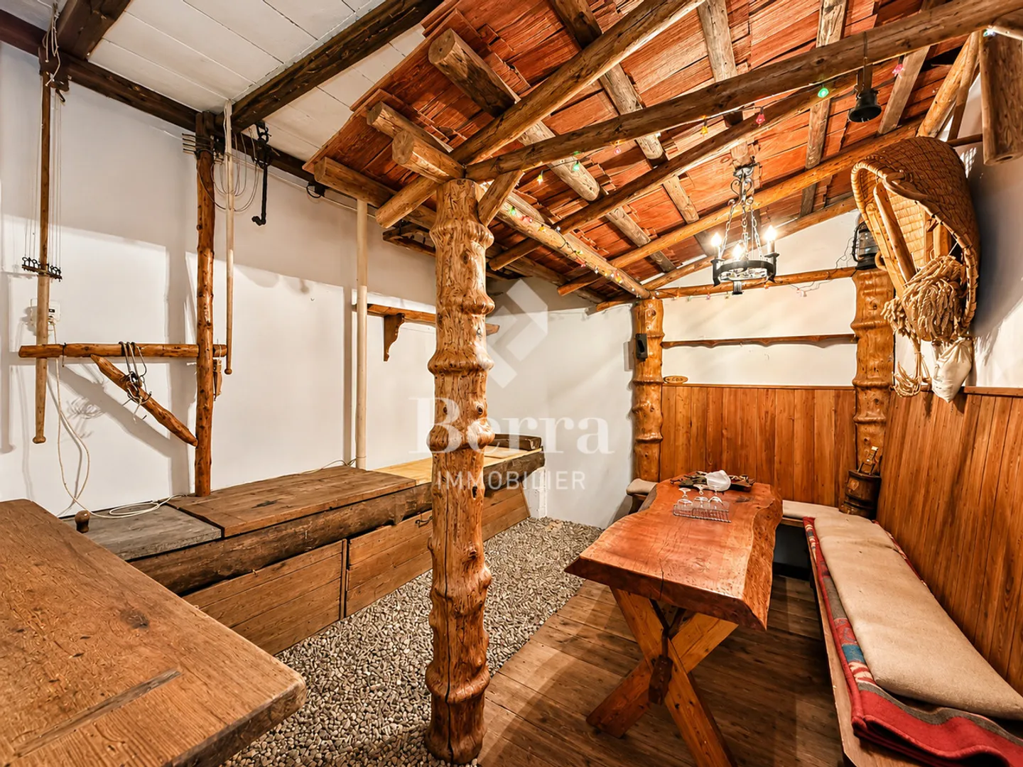 Villa indipendente con giardino, terrazza, garage e grande potenziale. - Foto 12 di 15