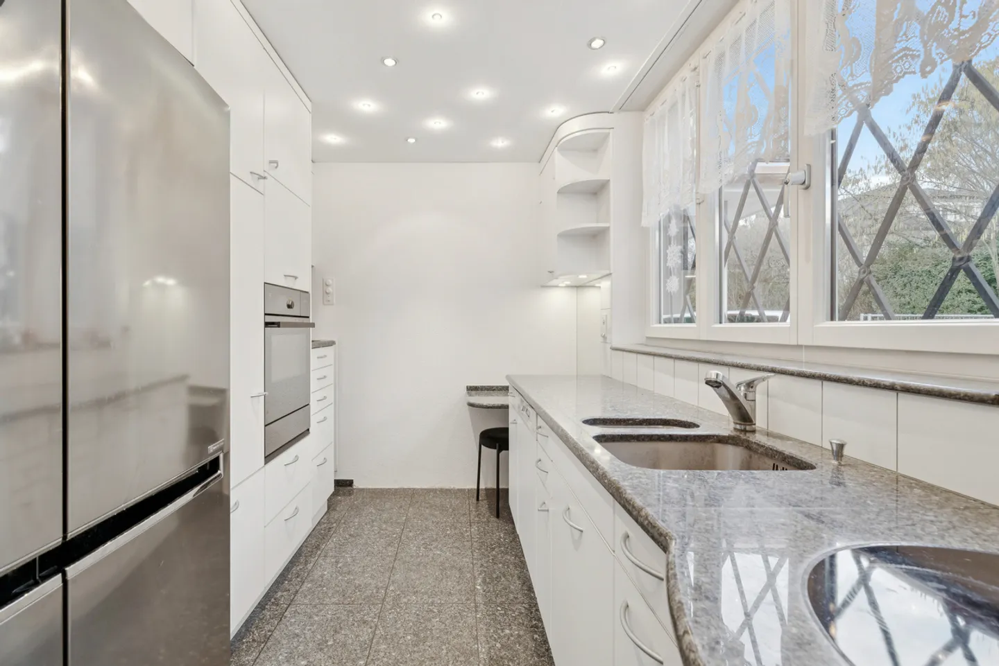 Stylish Semi-Detached House with Plenty of Space for Development - Photo 4 of 12