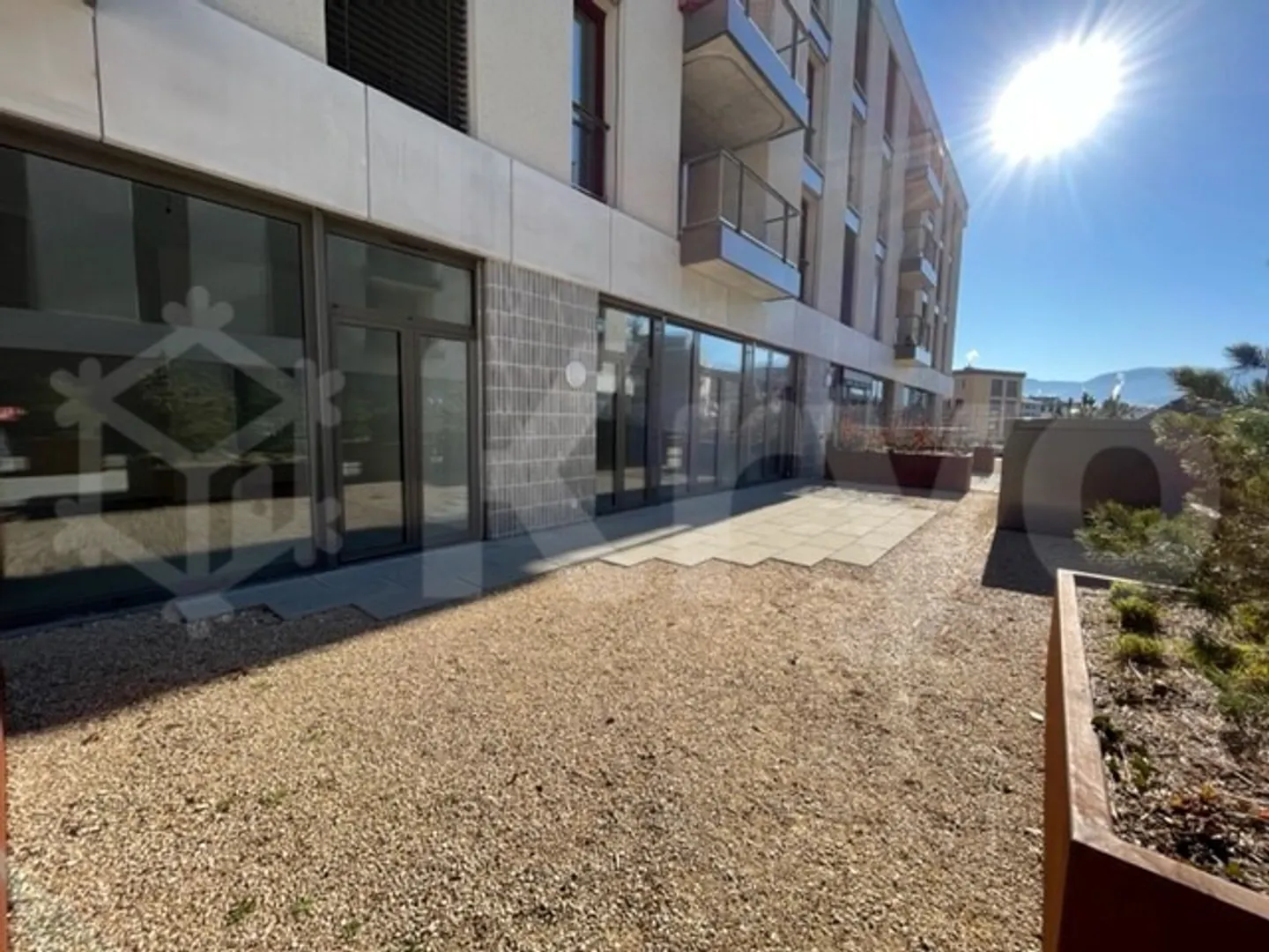 SCHÖNE 3,5-ZIMMER-WOHNUNG MIT 92 M2 UND TERRASSE - Foto 4 von 8