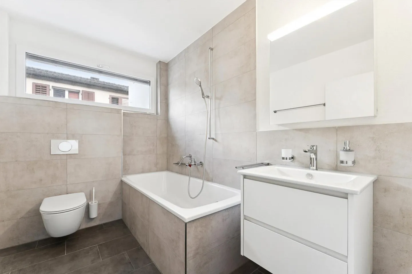 Exklusive 5.5 Zimmer-Attika - Foto 6 von 7