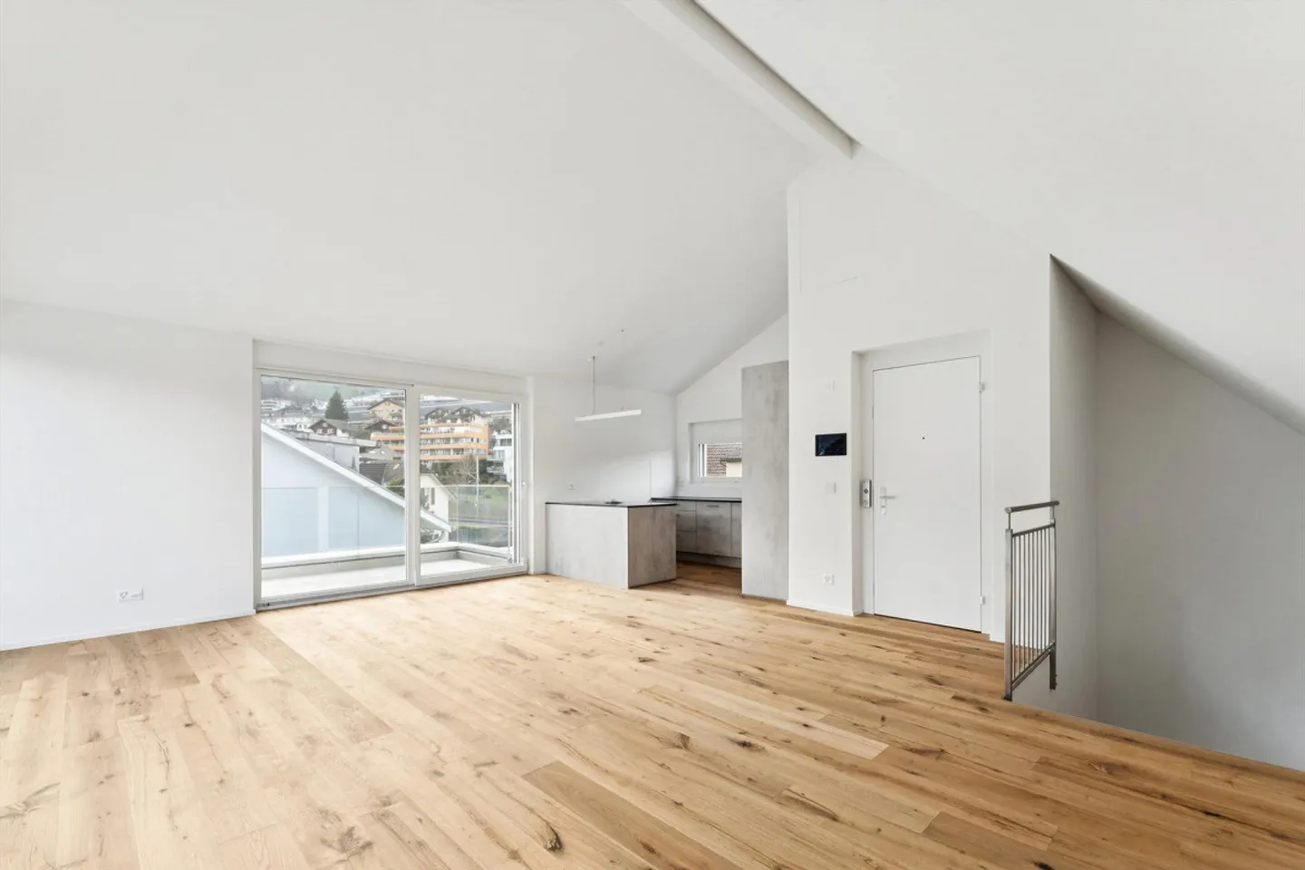 Exklusive 5.5 Zimmer-Attika - Foto 2 von 7