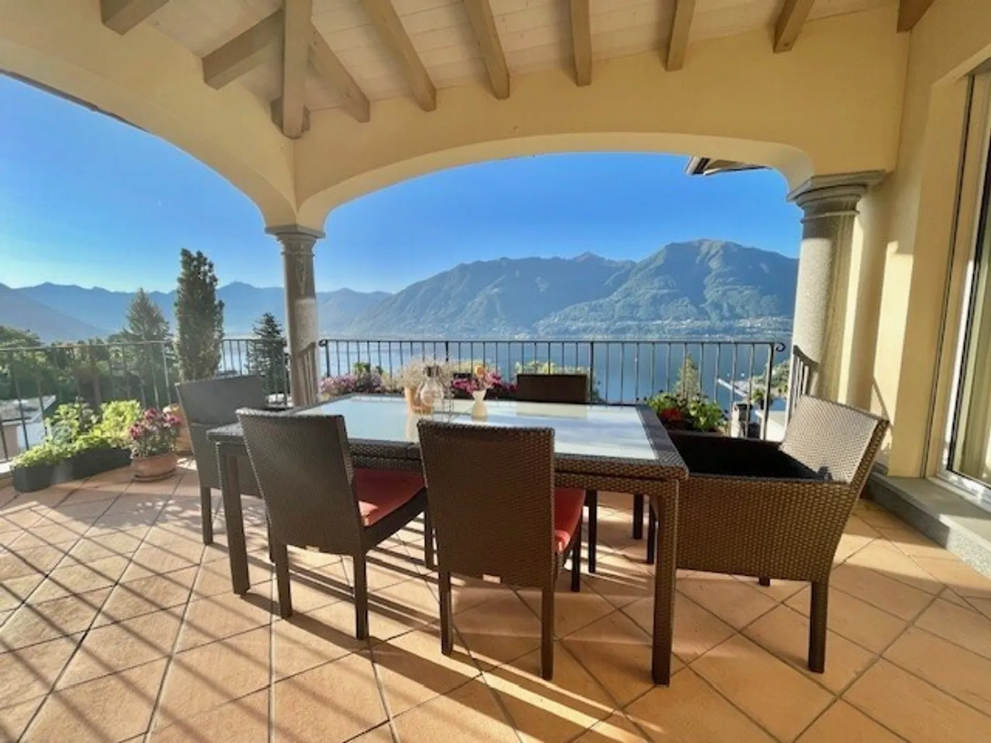 Villa de Luxe avec Vue sur le Lac - Photo 10 sur 23