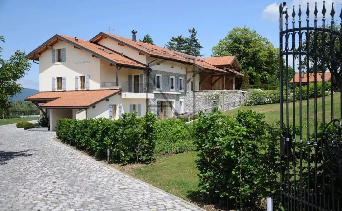 Un rare et privé refuge au cœur de la nature - Photo 2 sur 13