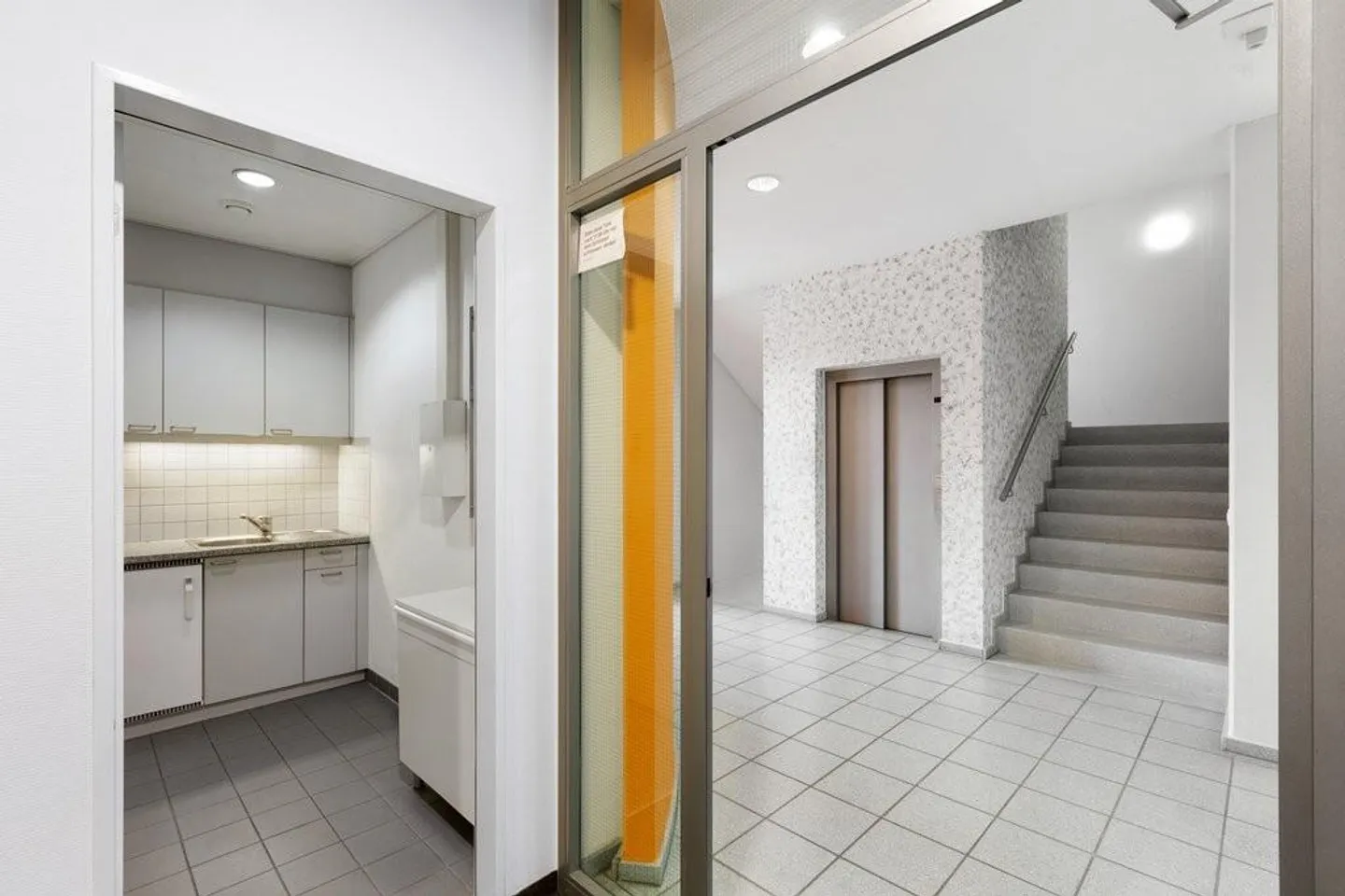 Disponibile immediatamente - Spazio ufficio in una posizione centrale! - Foto 6 di 6