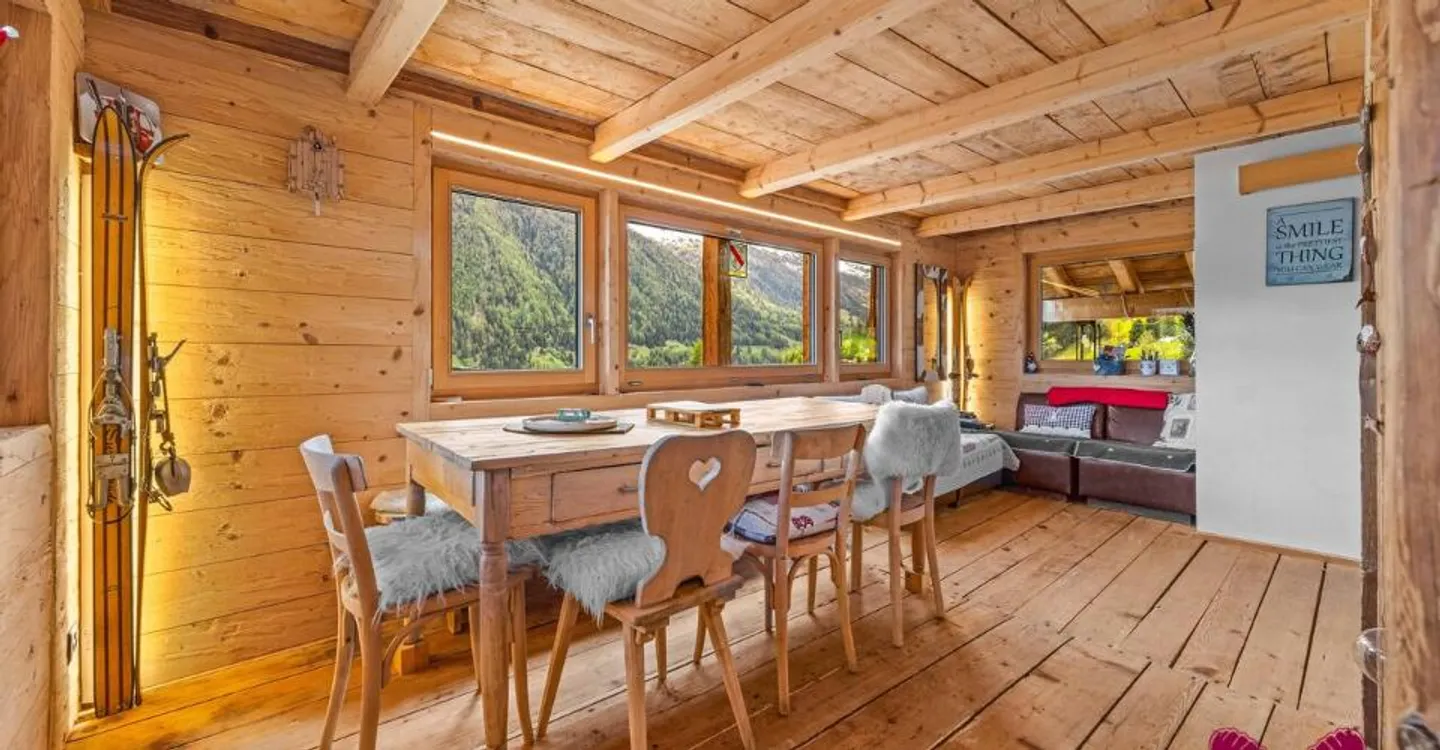Authentic chalet for rent by the week - a dream in the mountains - Photo 2 of 10