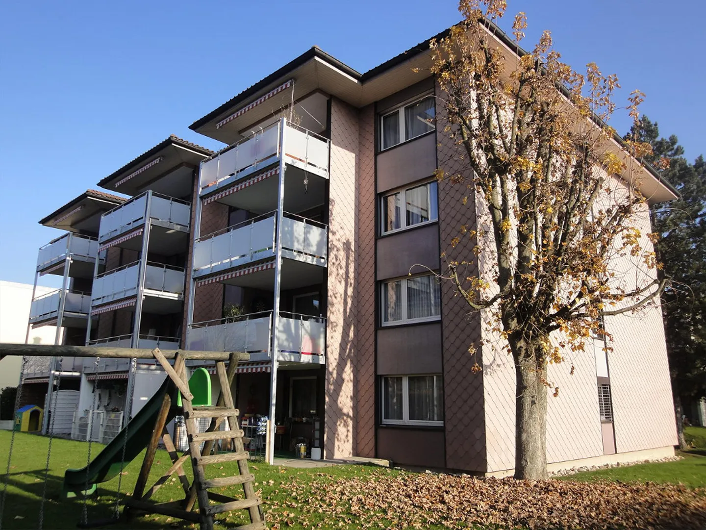 Large 4.5 Room Apartment in a Quiet Location - Photo 2 of 17