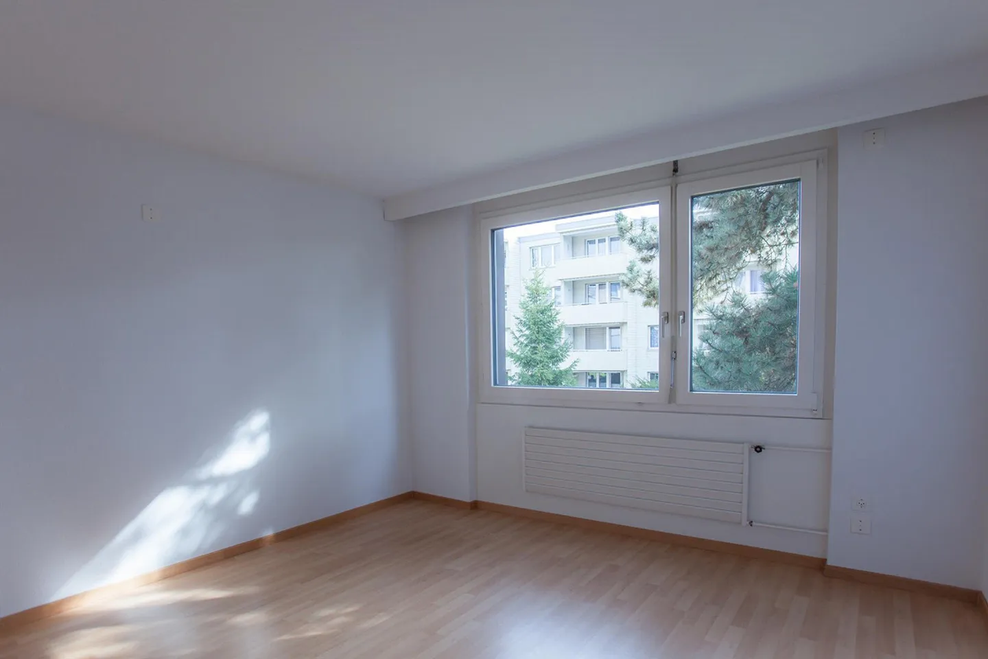 Large 4.5 Room Apartment in a Quiet Location - Photo 4 of 17