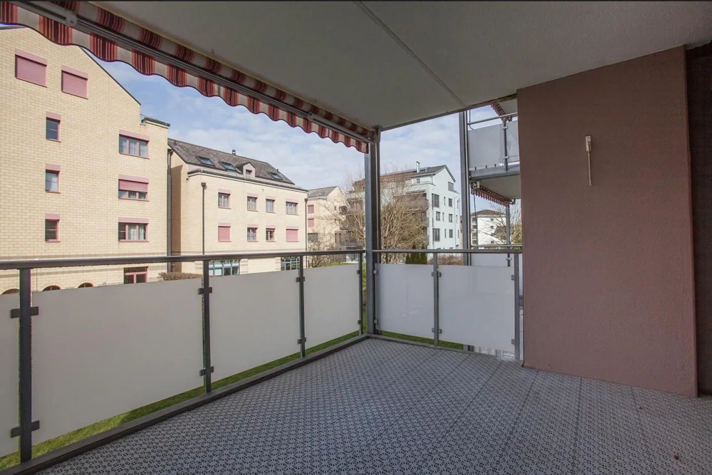 Large 4.5 Room Apartment in a Quiet Location - Photo 10 of 17