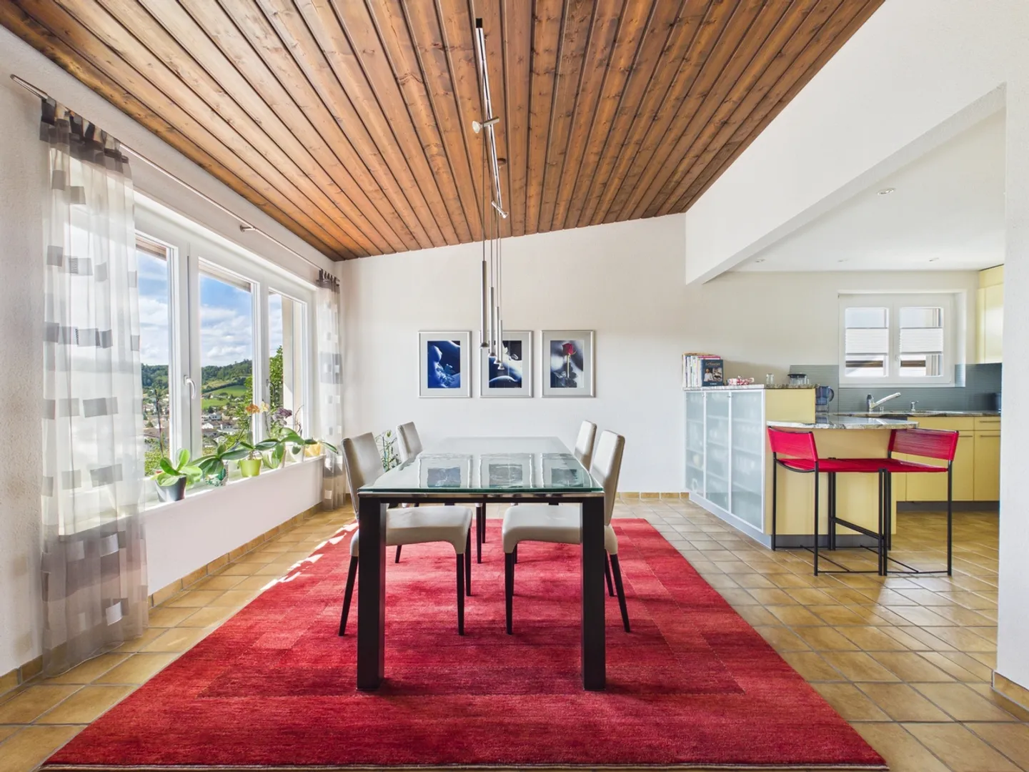 Maison individuelle de 5,5 pièces bien entretenue avec un vaste espace extérieur - Photo 4 sur 14