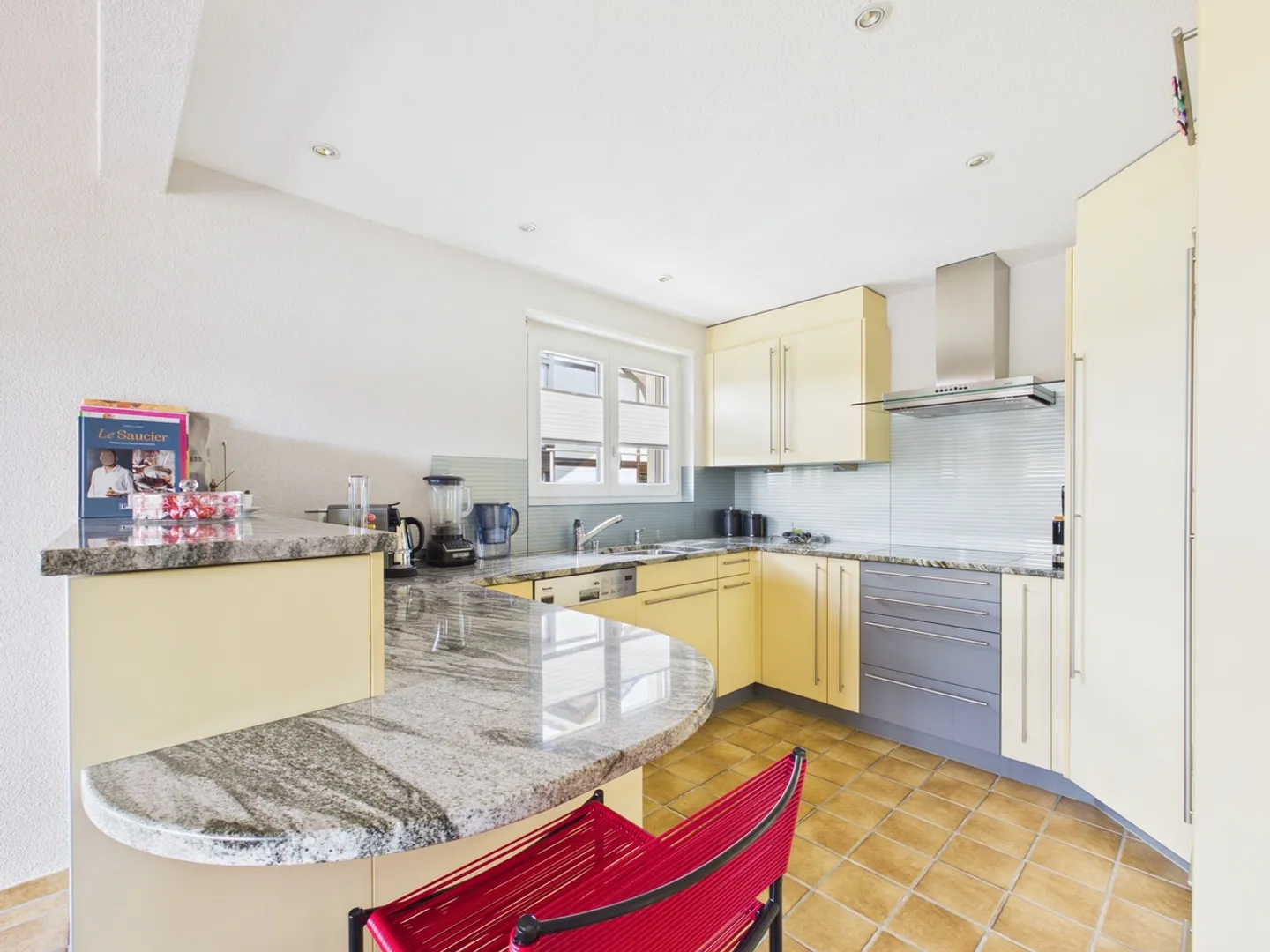 Maison individuelle de 5,5 pièces bien entretenue avec un vaste espace extérieur - Photo 5 sur 14