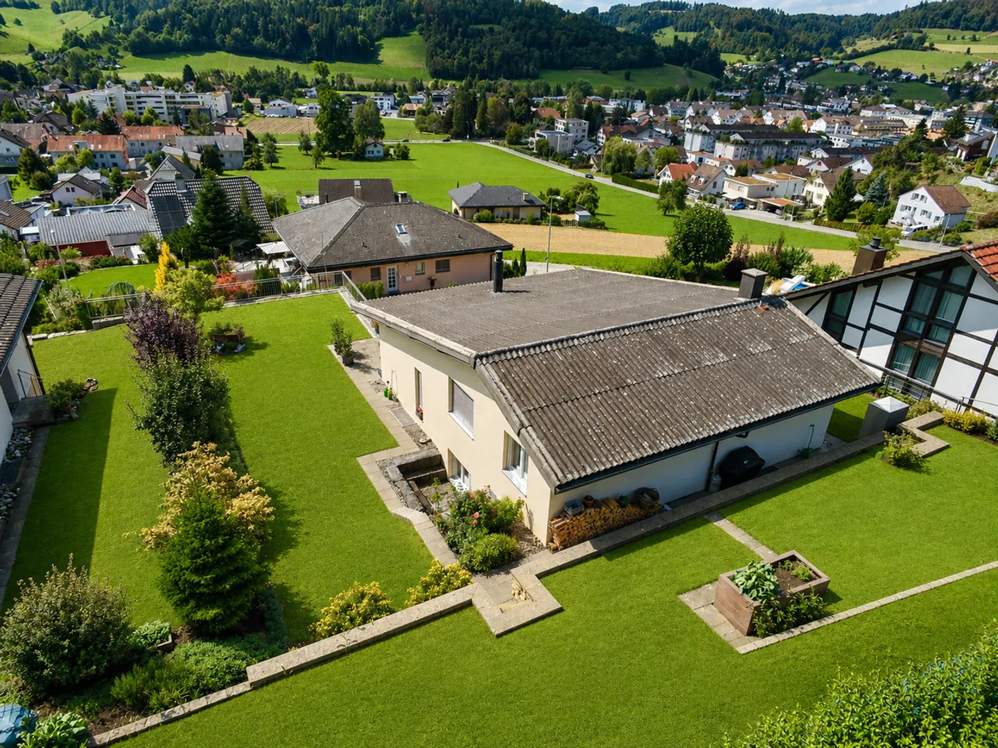 Maison individuelle de 5,5 pièces bien entretenue avec un vaste espace extérieur - Photo 6 sur 14