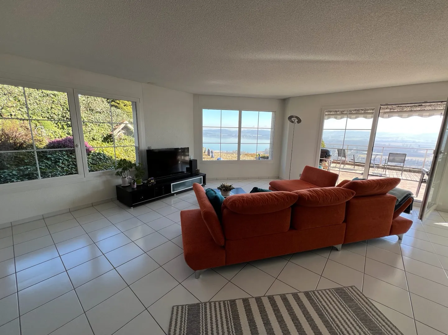 Appartement Terrasse ensoleillé avec vue sur le lac - Photo 3 sur 6