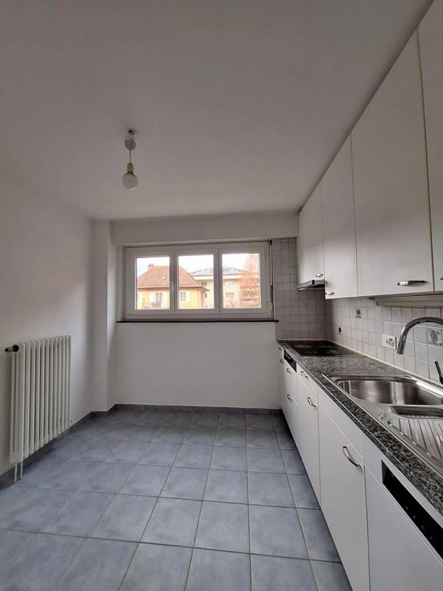 Appartamento con balcone nel cuore di La Tour-de-Peilz - Foto 3 di 9