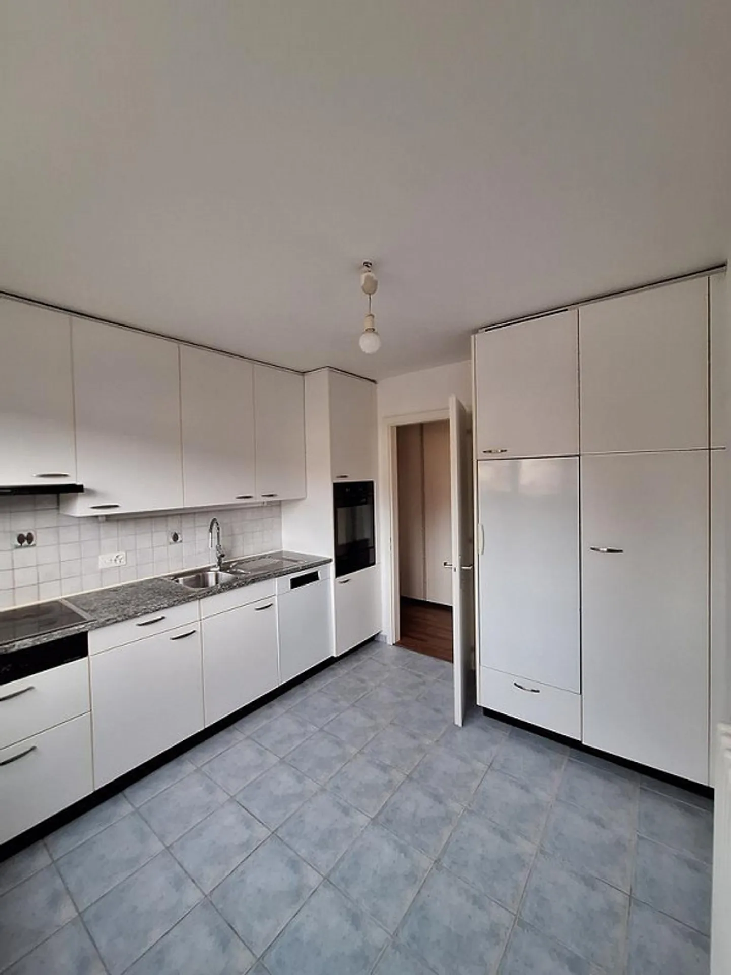 Appartamento con balcone nel cuore di La Tour-de-Peilz - Foto 5 di 9