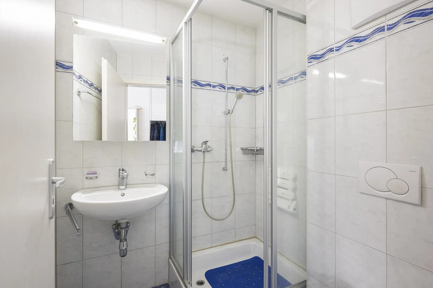 Living Oasis for All Generations in a Central and Very Quiet Location - Photo 11 of 13