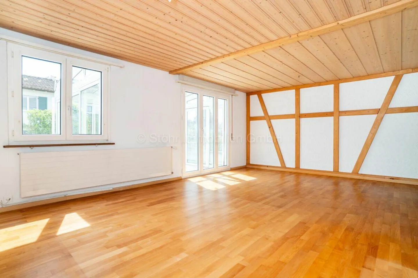 Accogliente casa a schiera di 4,5 stanze a Guggenbühl - Foto 3 di 23