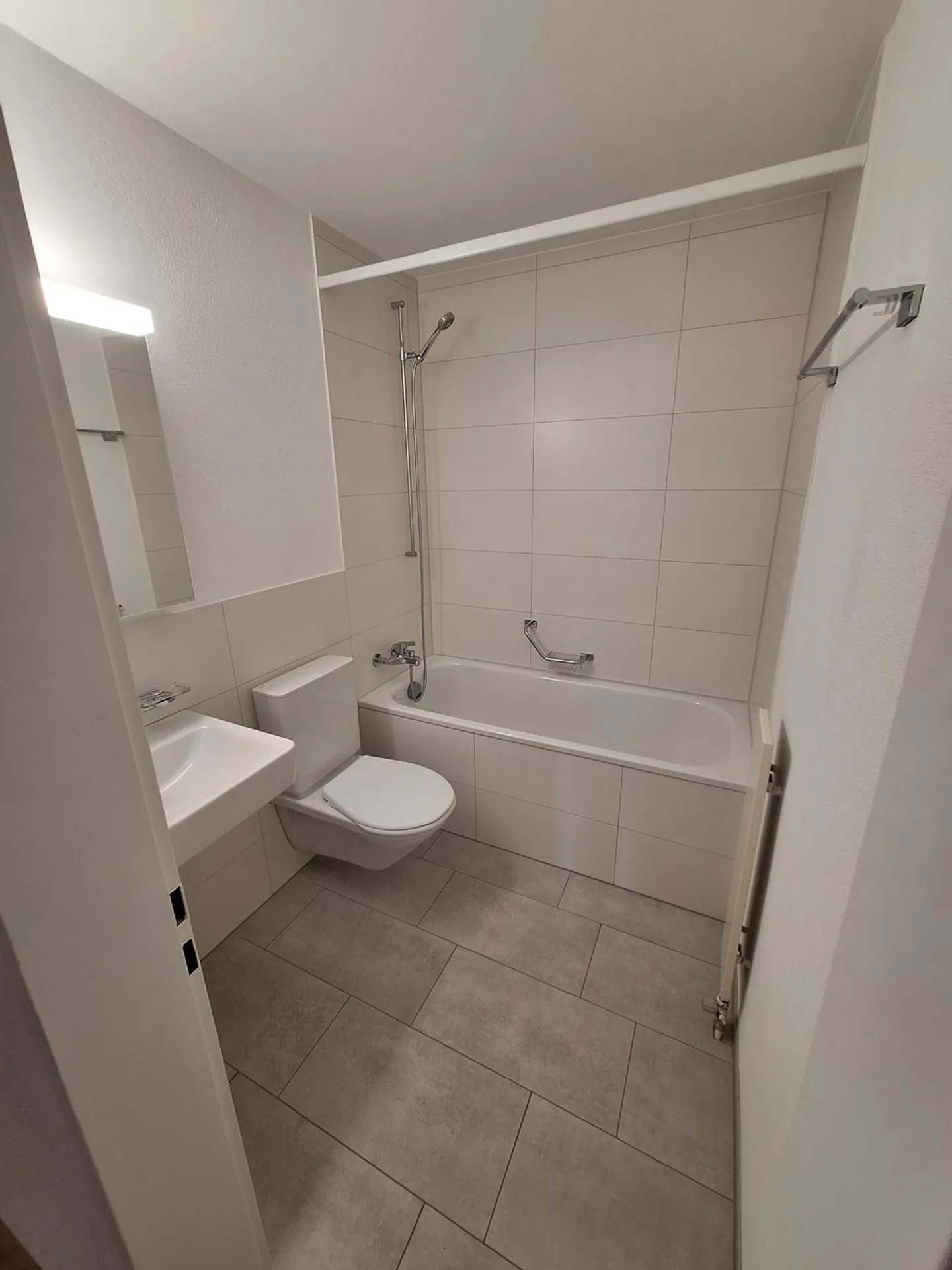 Renovated 4.5 room apartment on the 2nd floor - Photo 4 of 7