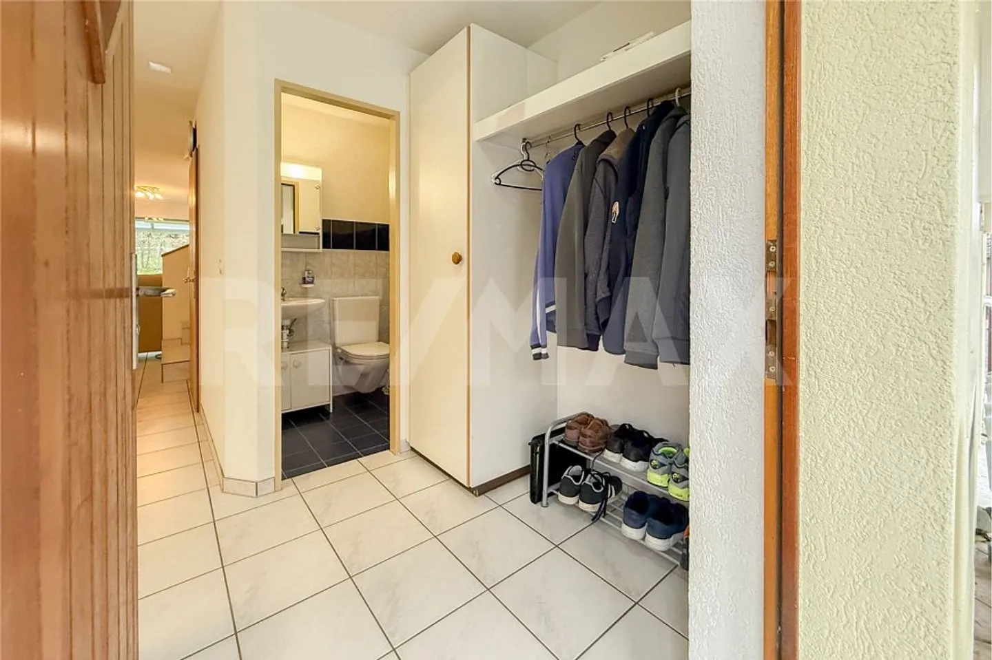 Well-maintained 5.5 room terraced house for sale in Hellikon - Photo 2 of 13