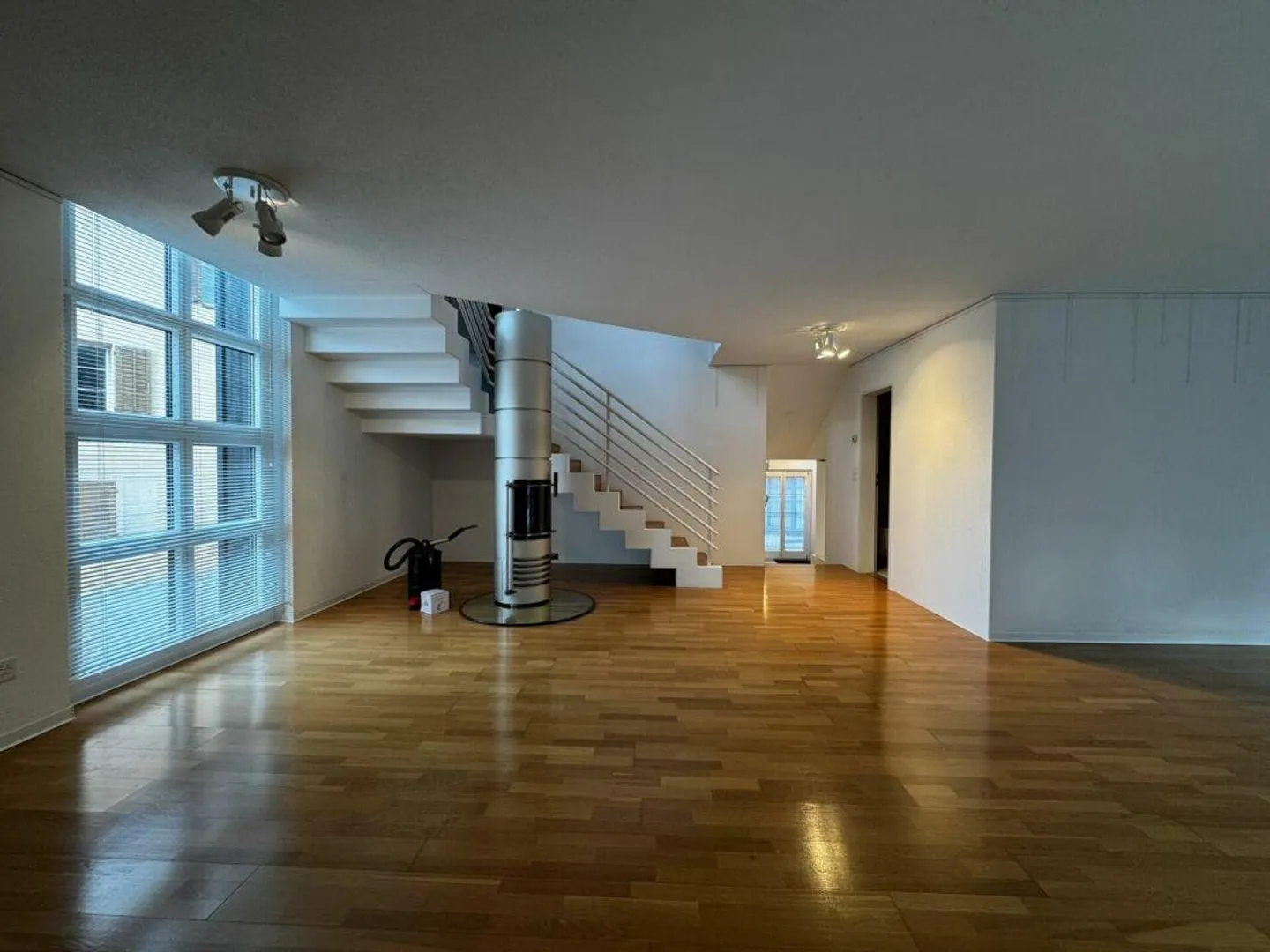 House section "Gallery" with open layout - Photo 3 of 24