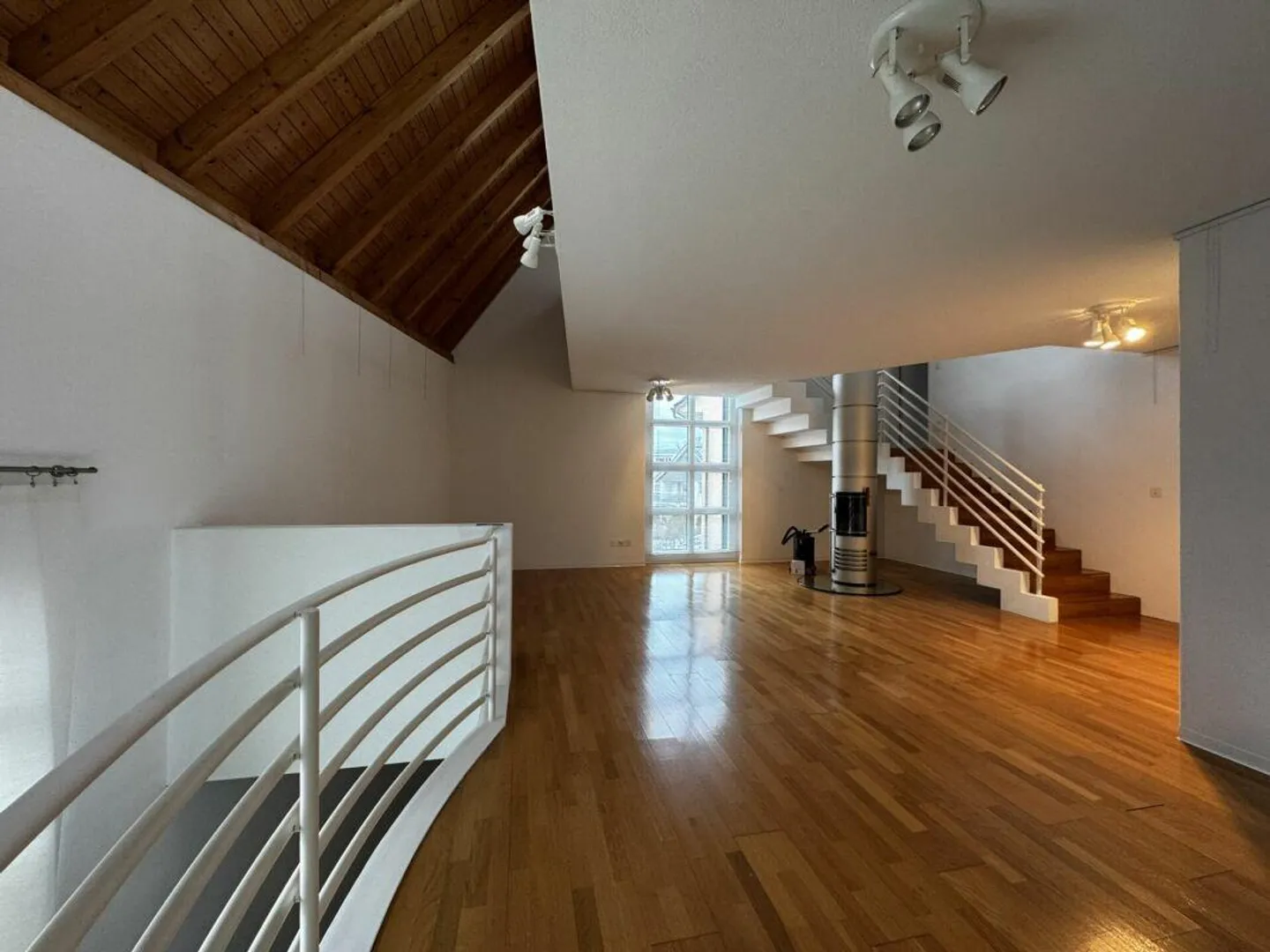 House section "Gallery" with open layout - Photo 4 of 24