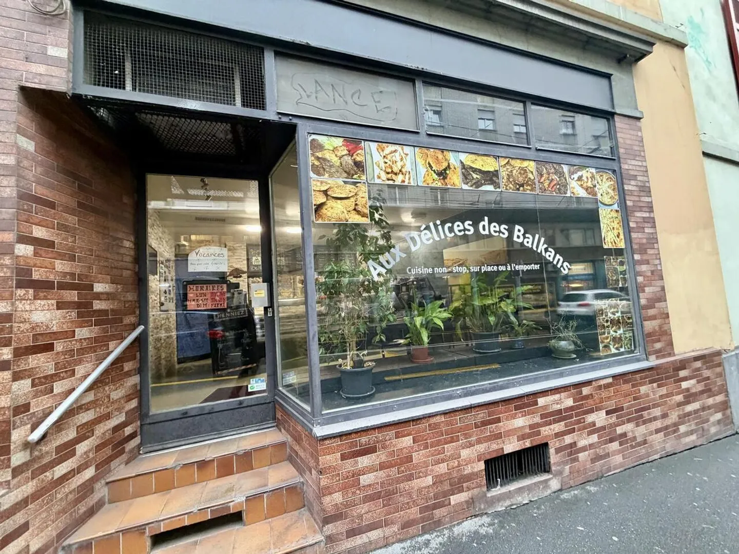 CENTRAL, FLEXIBLE AND WITH POTENTIAL - Photo 1 of 6