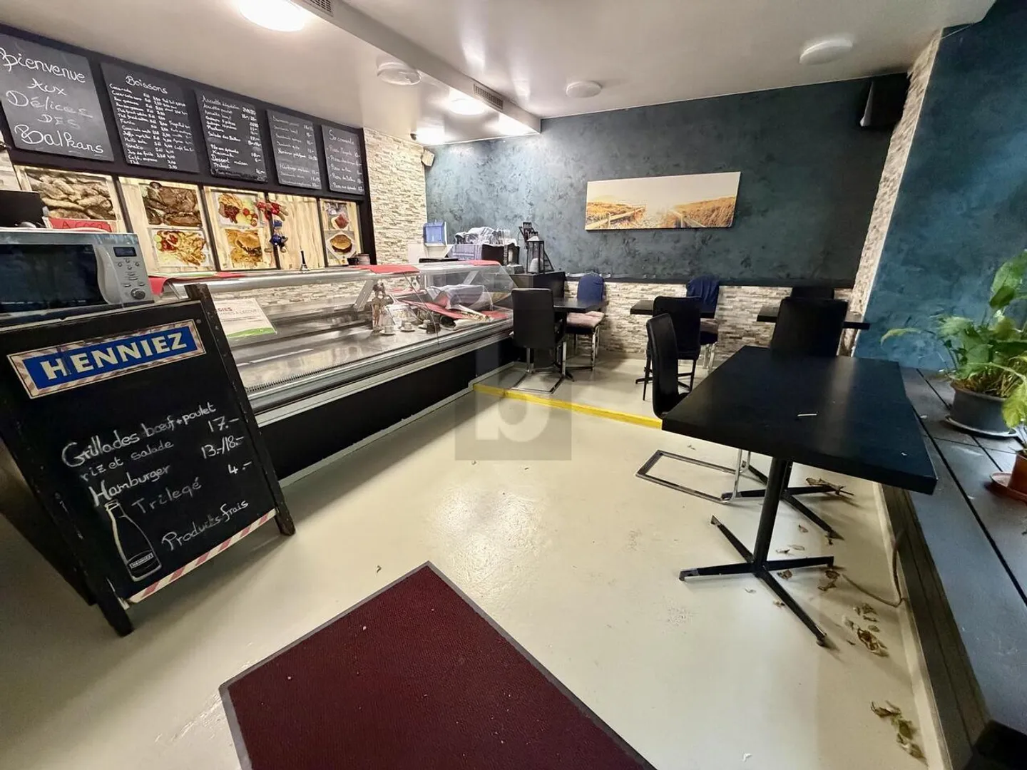 CENTRAL, FLEXIBLE AND WITH POTENTIAL - Photo 2 of 6