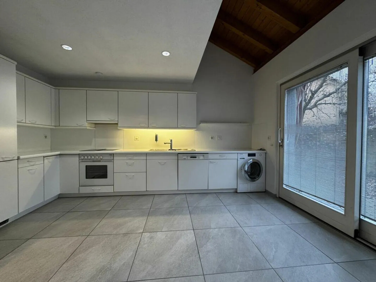 House section "Gallery" with open layout - Photo 13 of 24