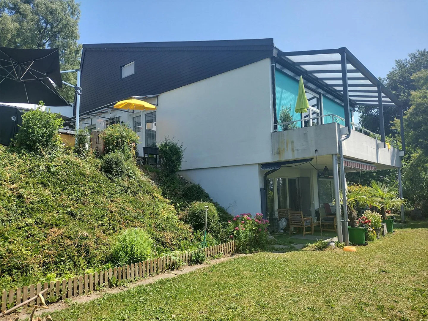 Accogliente casa unifamiliare di 6,5 stanze con tre unità abitative e grande... - Foto 1 di 12