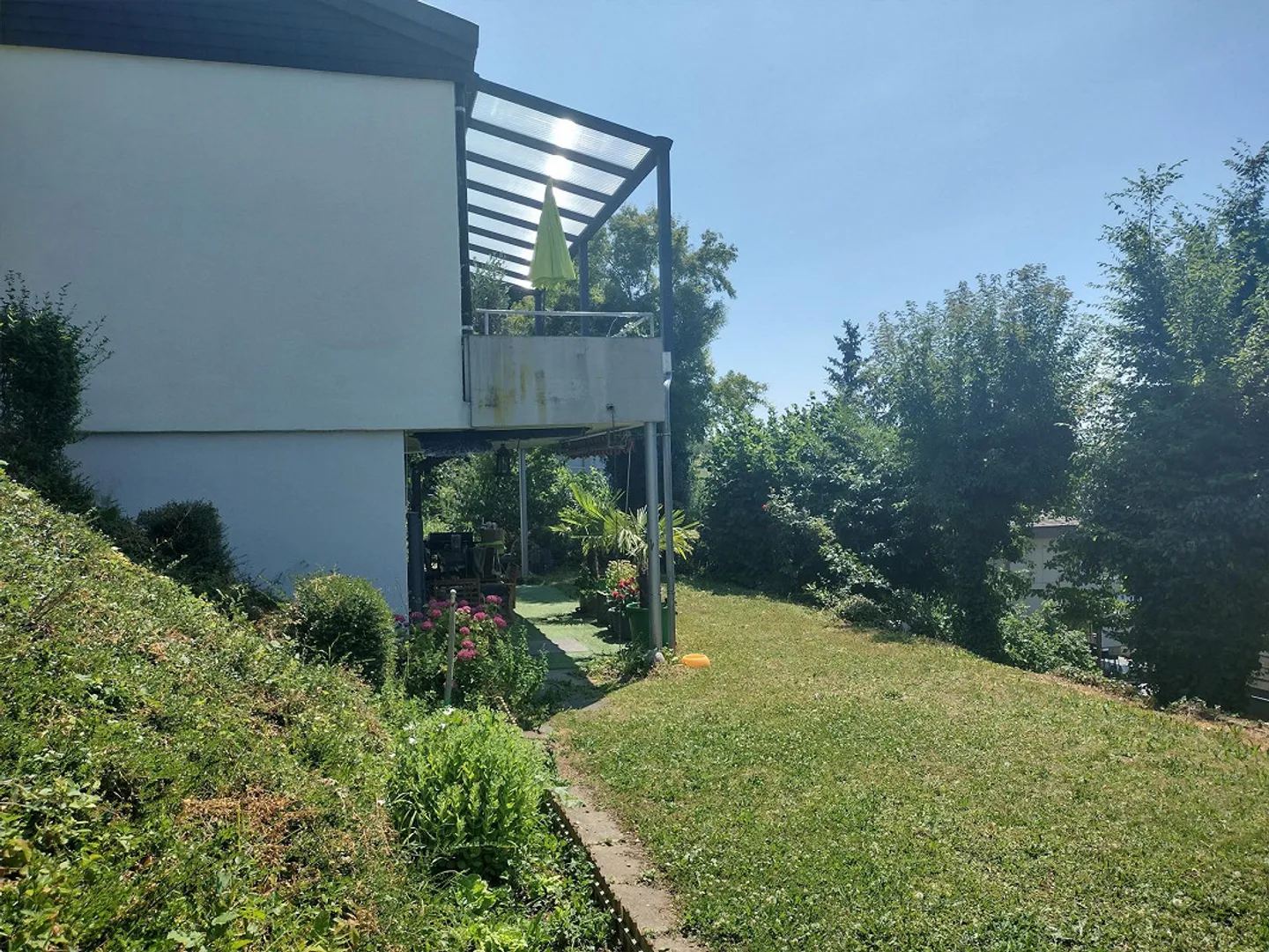 Accogliente casa unifamiliare di 6,5 stanze con tre unità abitative e grande... - Foto 2 di 12