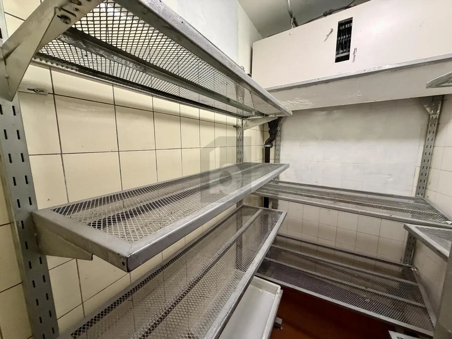 CENTRAL, FLEXIBLE AND WITH POTENTIAL - Photo 5 of 6