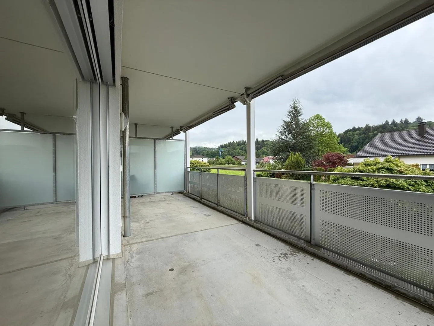 MODERNO - TRANQUILLO - GRANDE BALCONE E ADATTO AI BAMBINI! - Foto 3 di 9